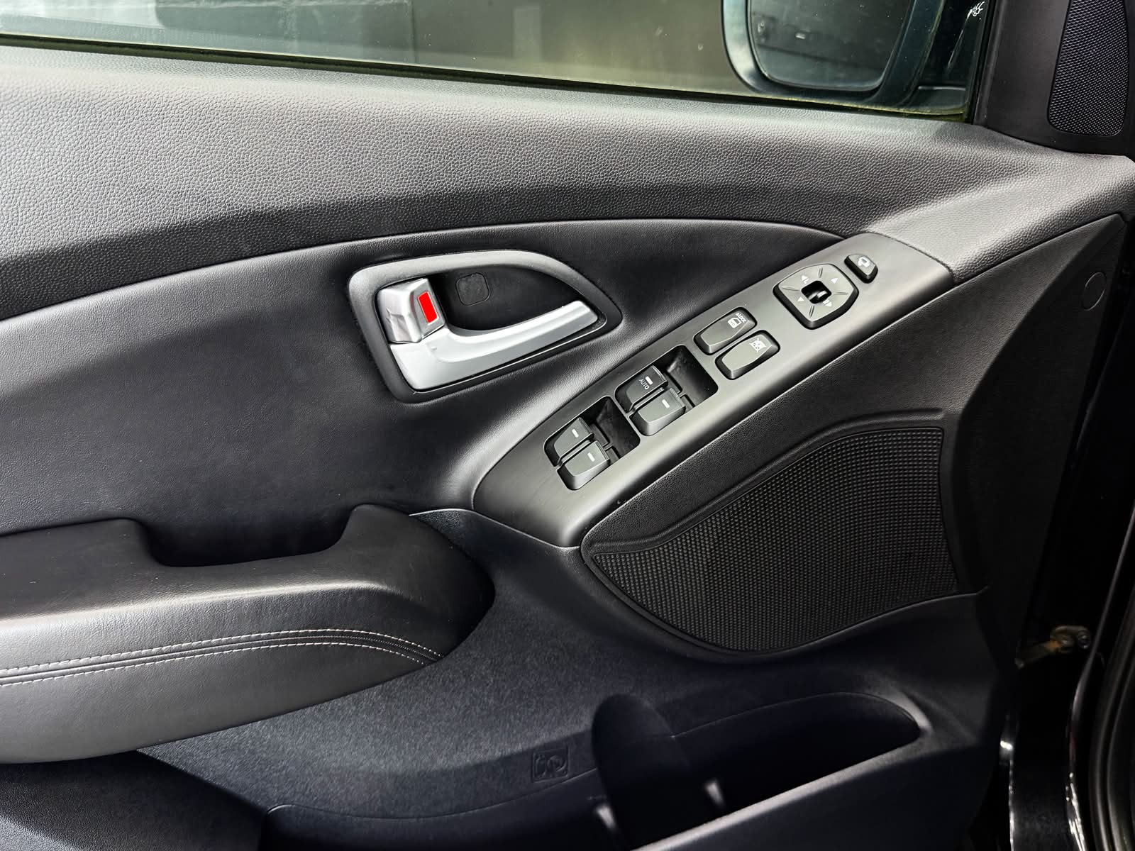 HYUNDAI iX 35 2.0 CRDi Premium 4WD Automatic-image-17