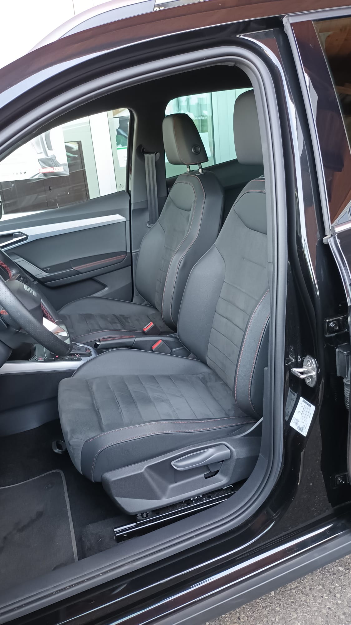 SEAT Arona 1.5 Eco TSI FR DSG-image-12