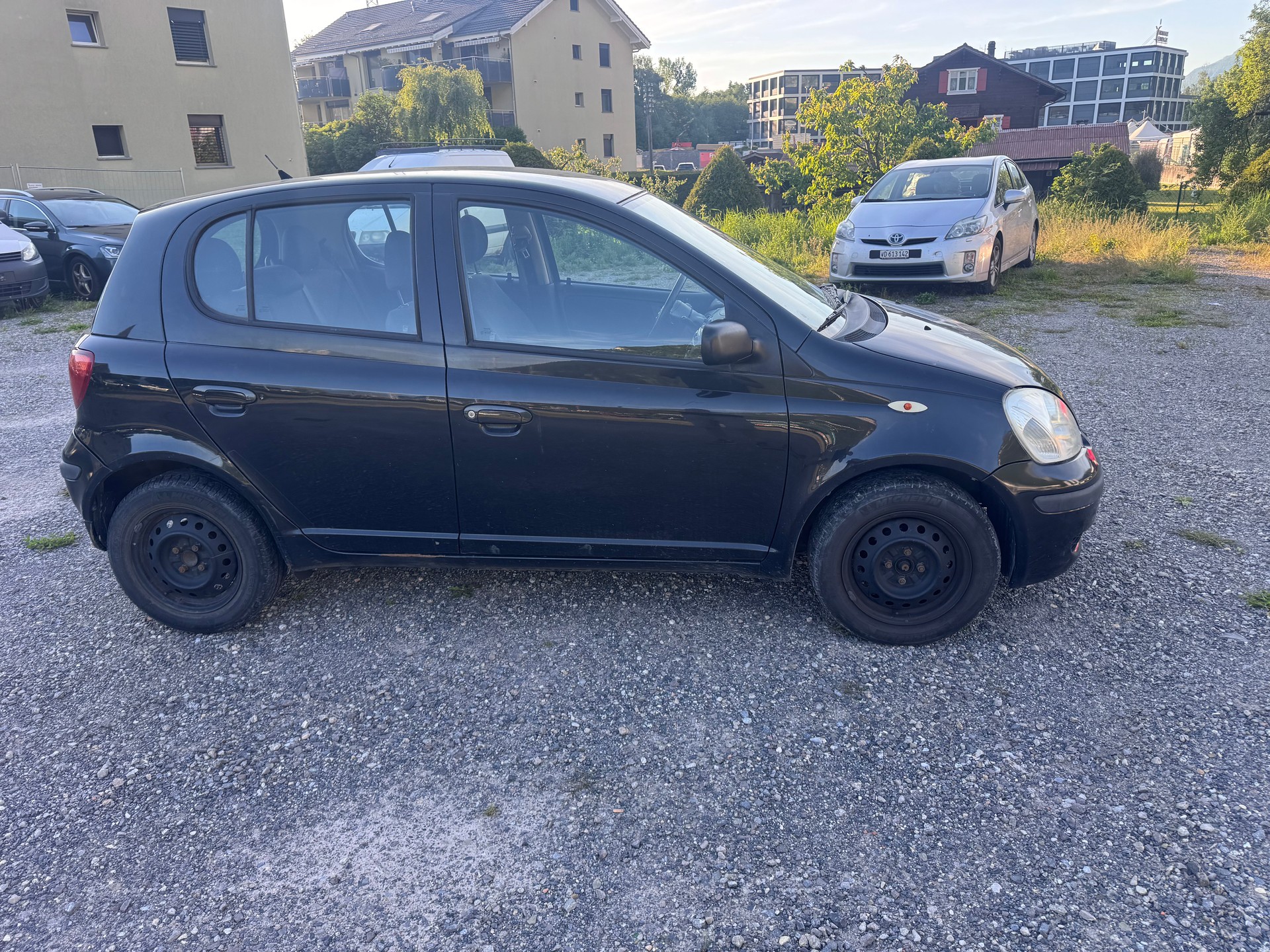 TOYOTA Yaris 1.0 Linea Luna-image-3