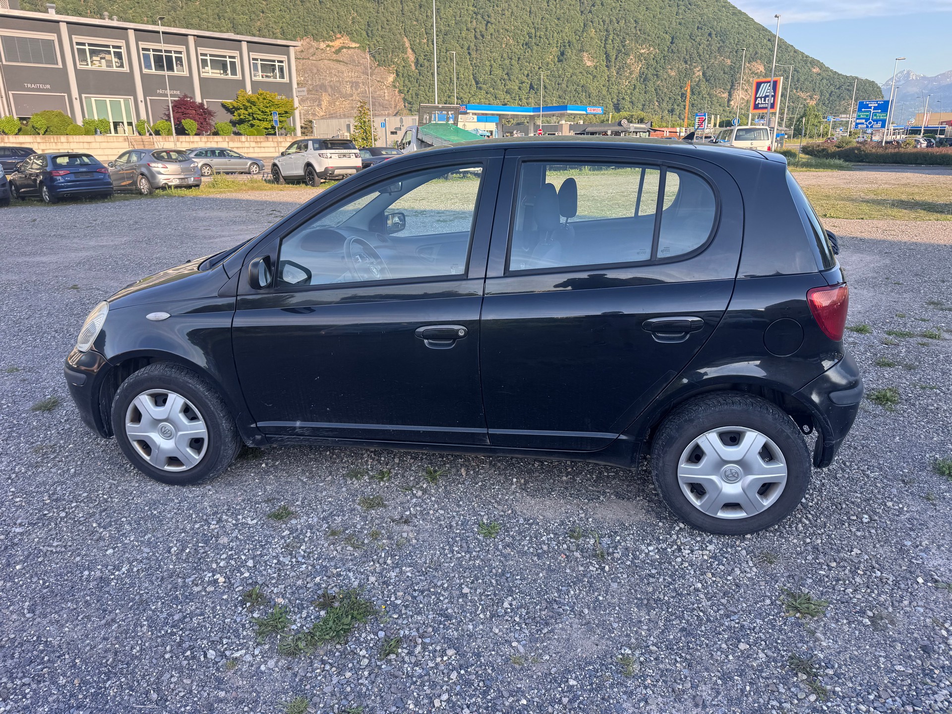 TOYOTA Yaris 1.0 Linea Luna-image-7
