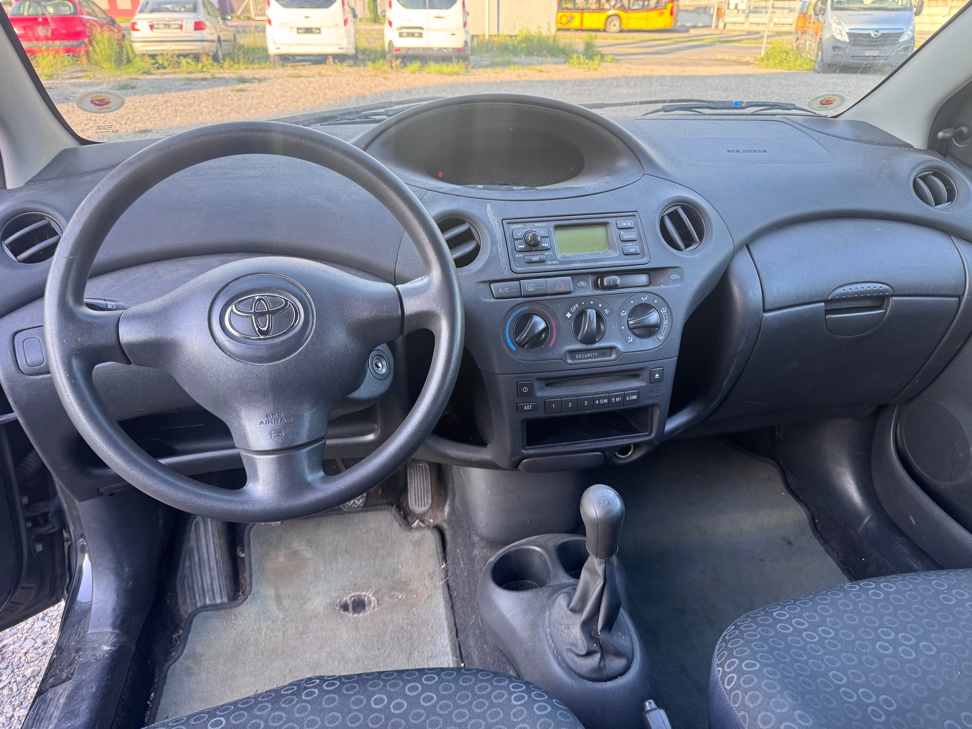 TOYOTA Yaris 1.0 Linea Luna-image-10