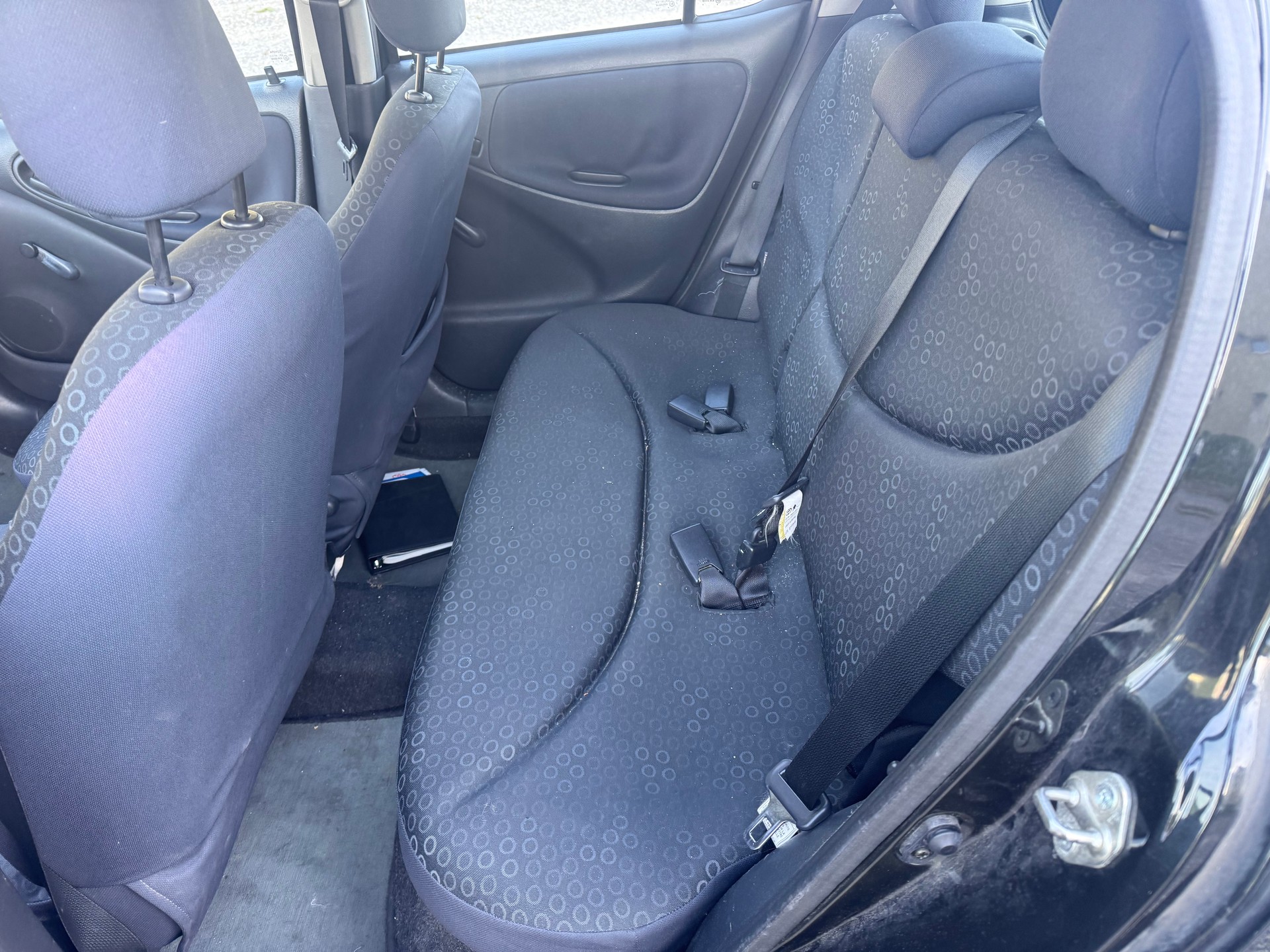 TOYOTA Yaris 1.0 Linea Luna-image-9