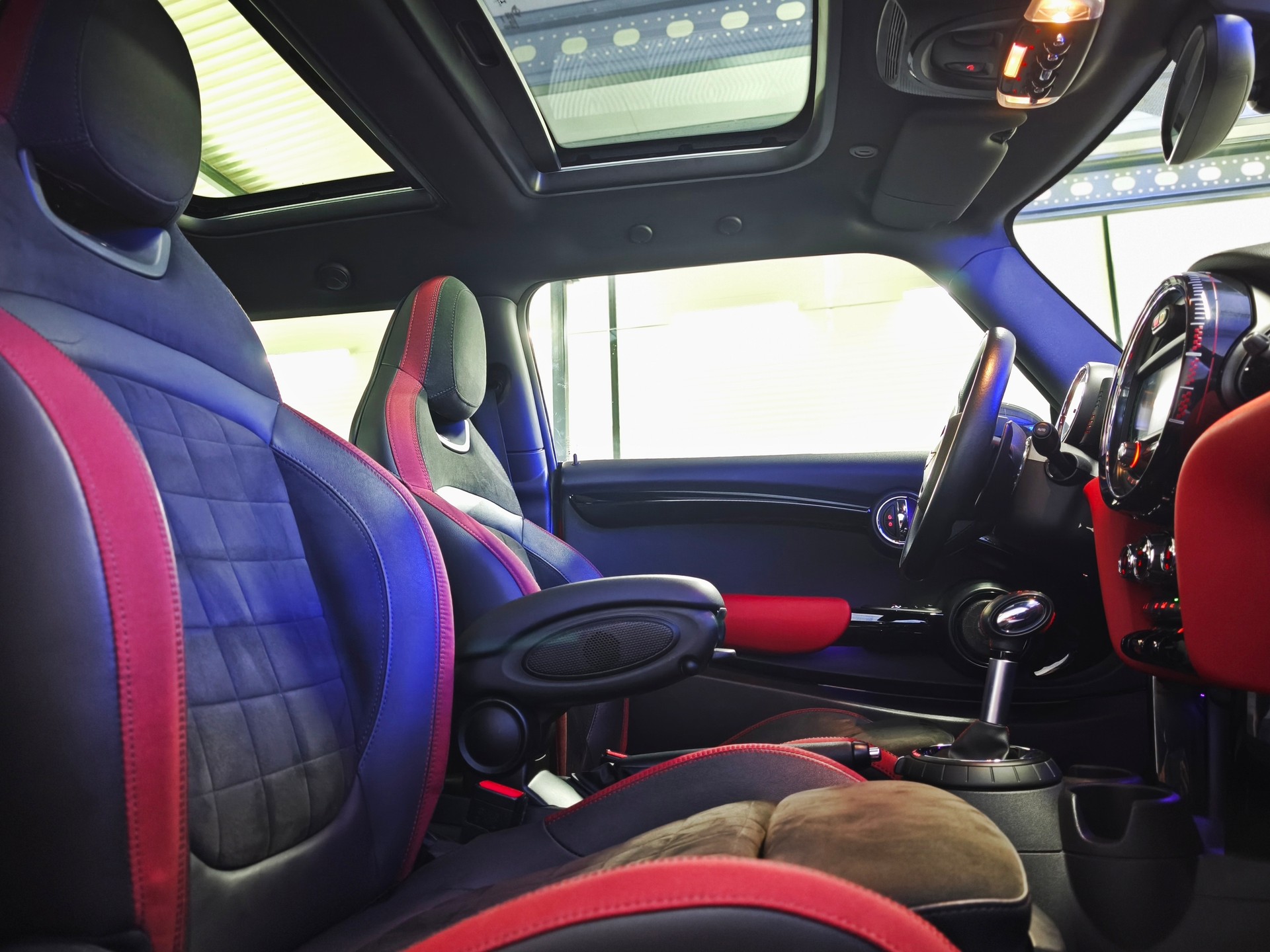 MINI Cooper John Cooper Works Steptronic-image-17
