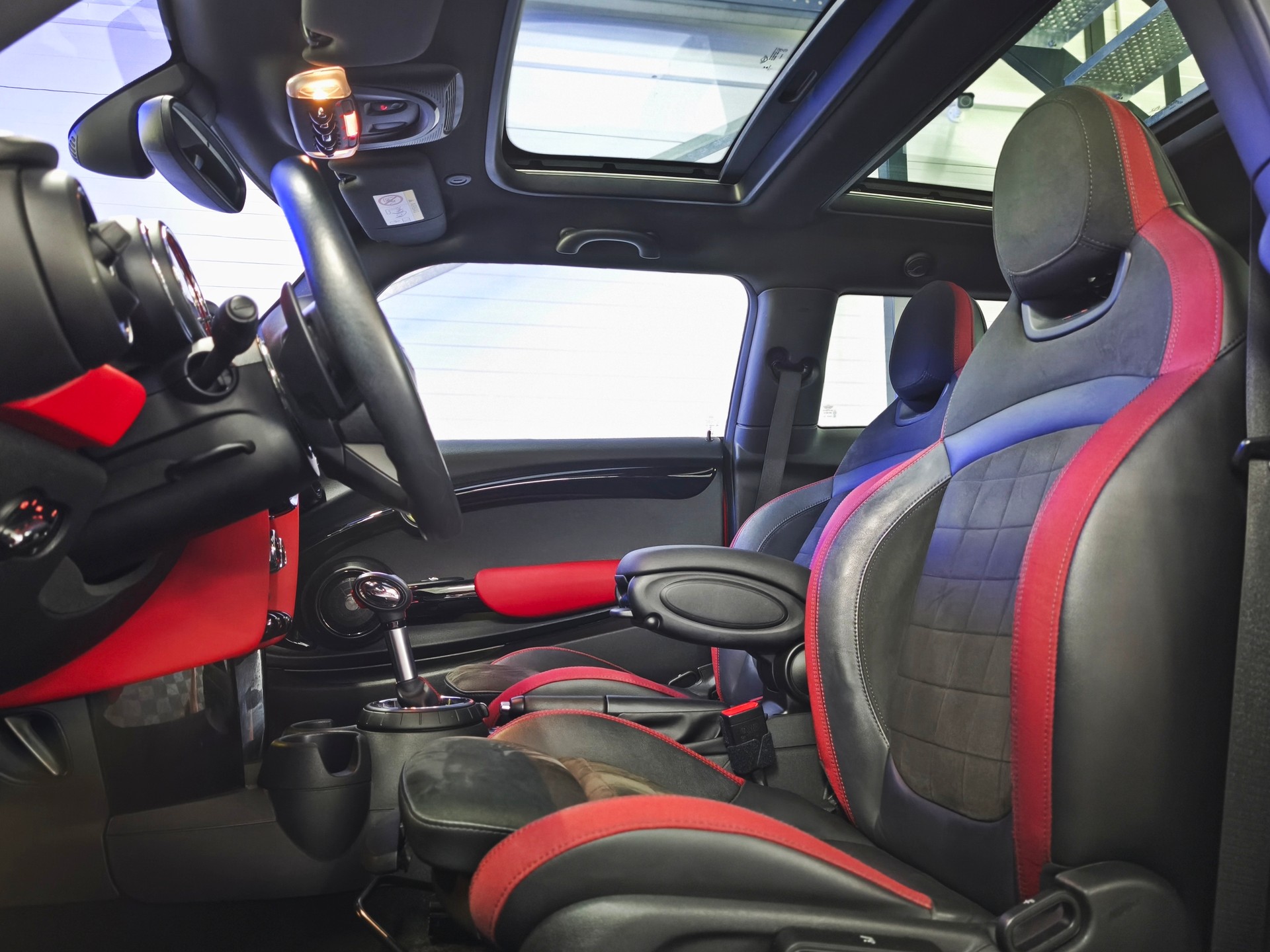 MINI Cooper John Cooper Works Steptronic-image-11