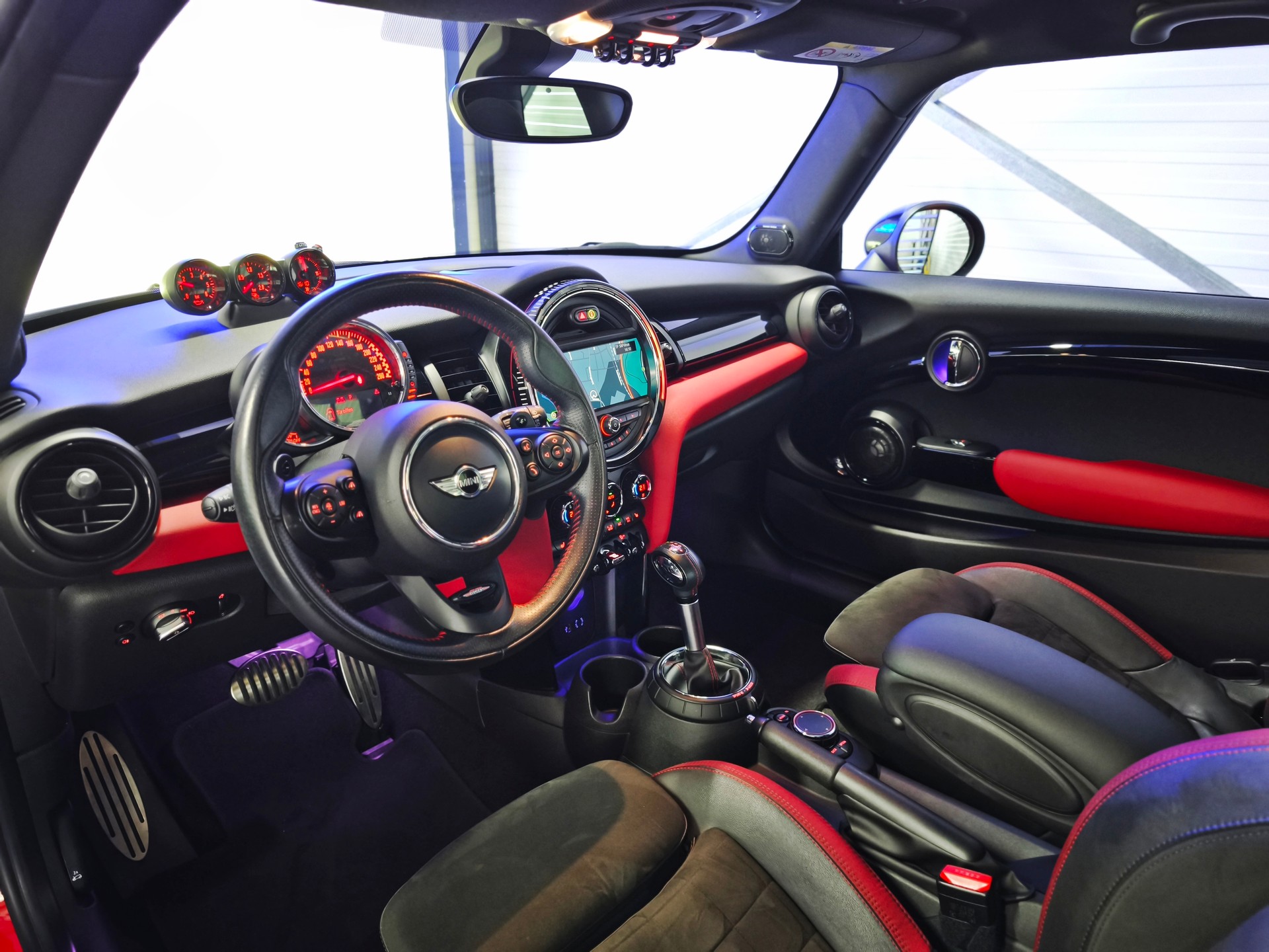 MINI Cooper John Cooper Works Steptronic-image-10