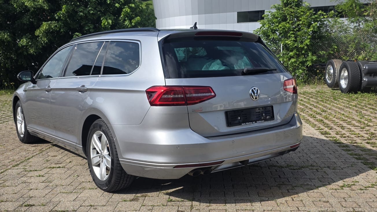 VW Passat Variant 2.0 TDI BMT Comfortline DSG 4Motion-image-2