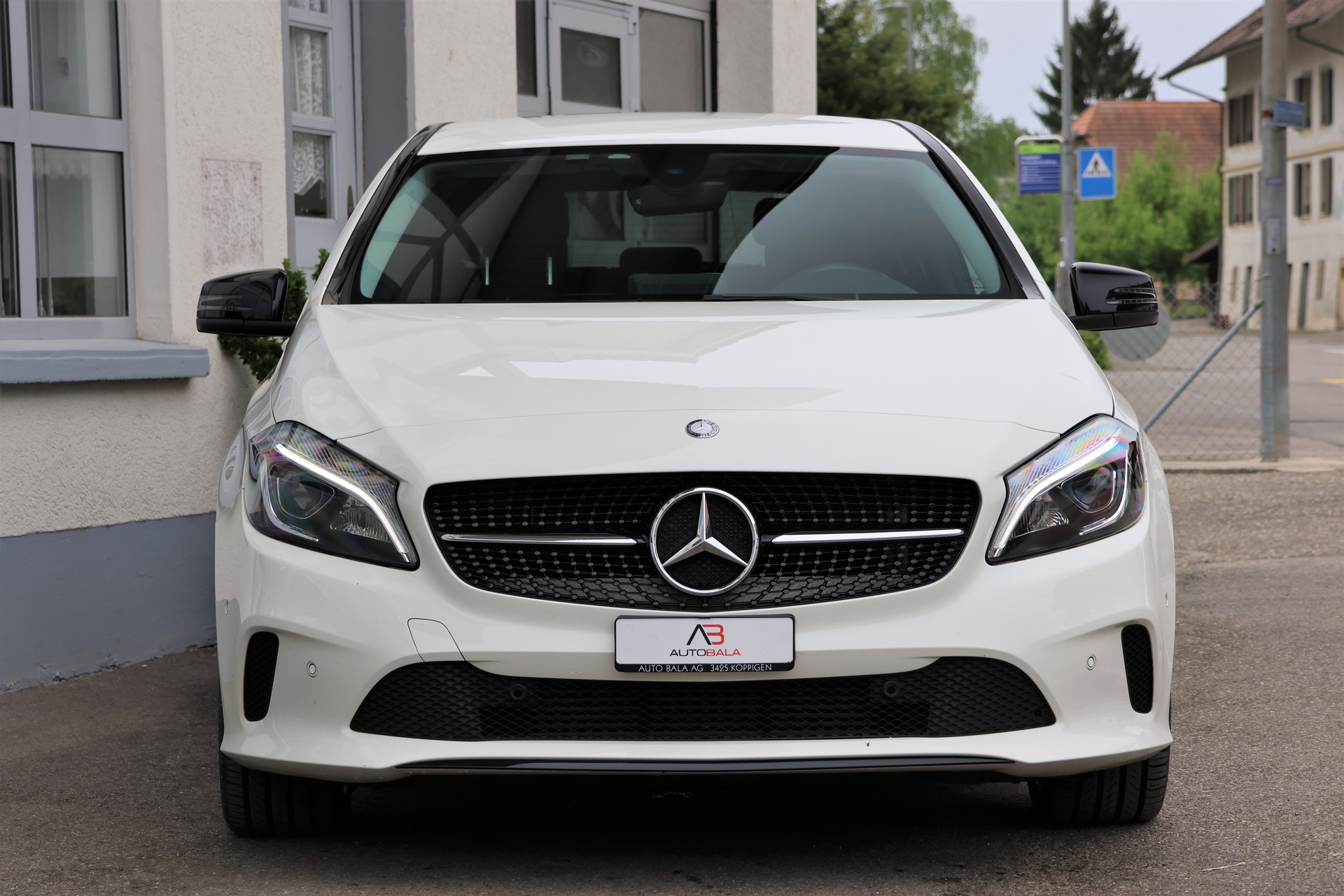 MERCEDES-BENZ A 220 d Urban 4Matic 7G-DCT (CH)-showroom-element-1