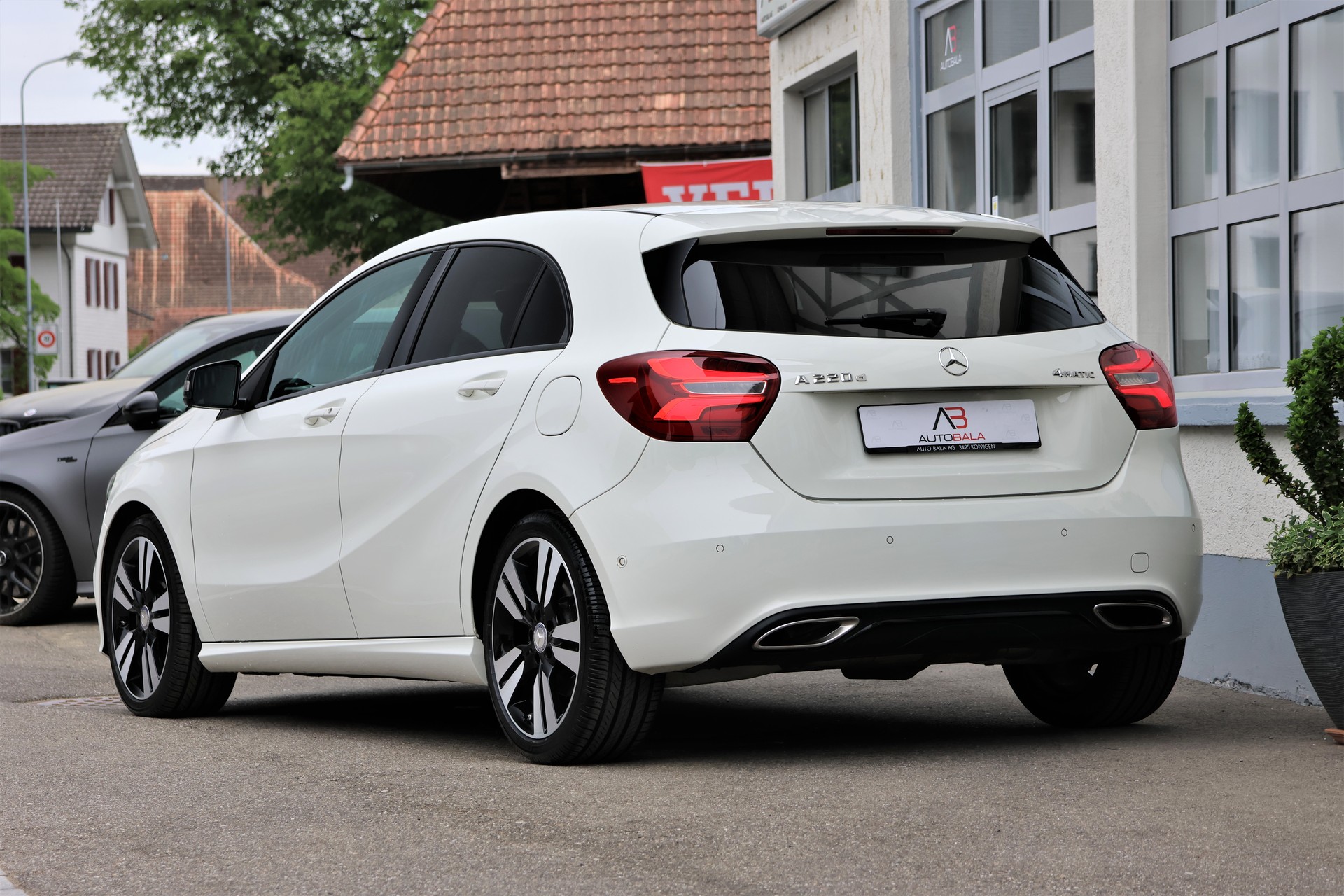 MERCEDES-BENZ A 220 d Urban 4Matic 7G-DCT (CH)-showroom-element-2