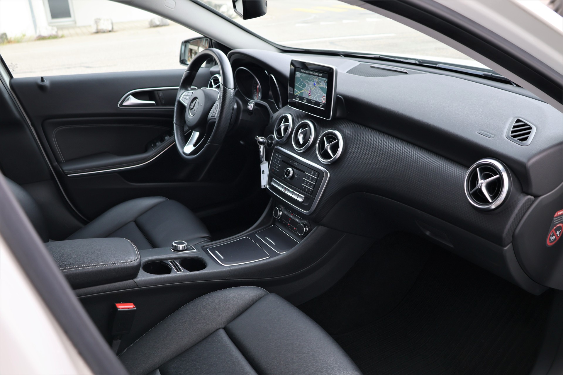 MERCEDES-BENZ A 220 d Urban 4Matic 7G-DCT (CH)-image-15