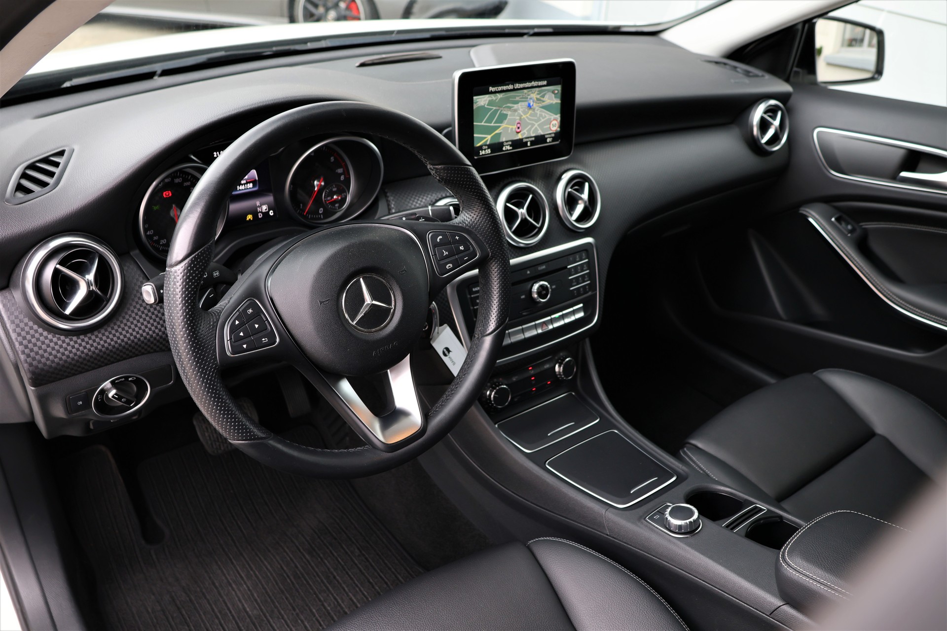 MERCEDES-BENZ A 220 d Urban 4Matic 7G-DCT (CH)-image-9