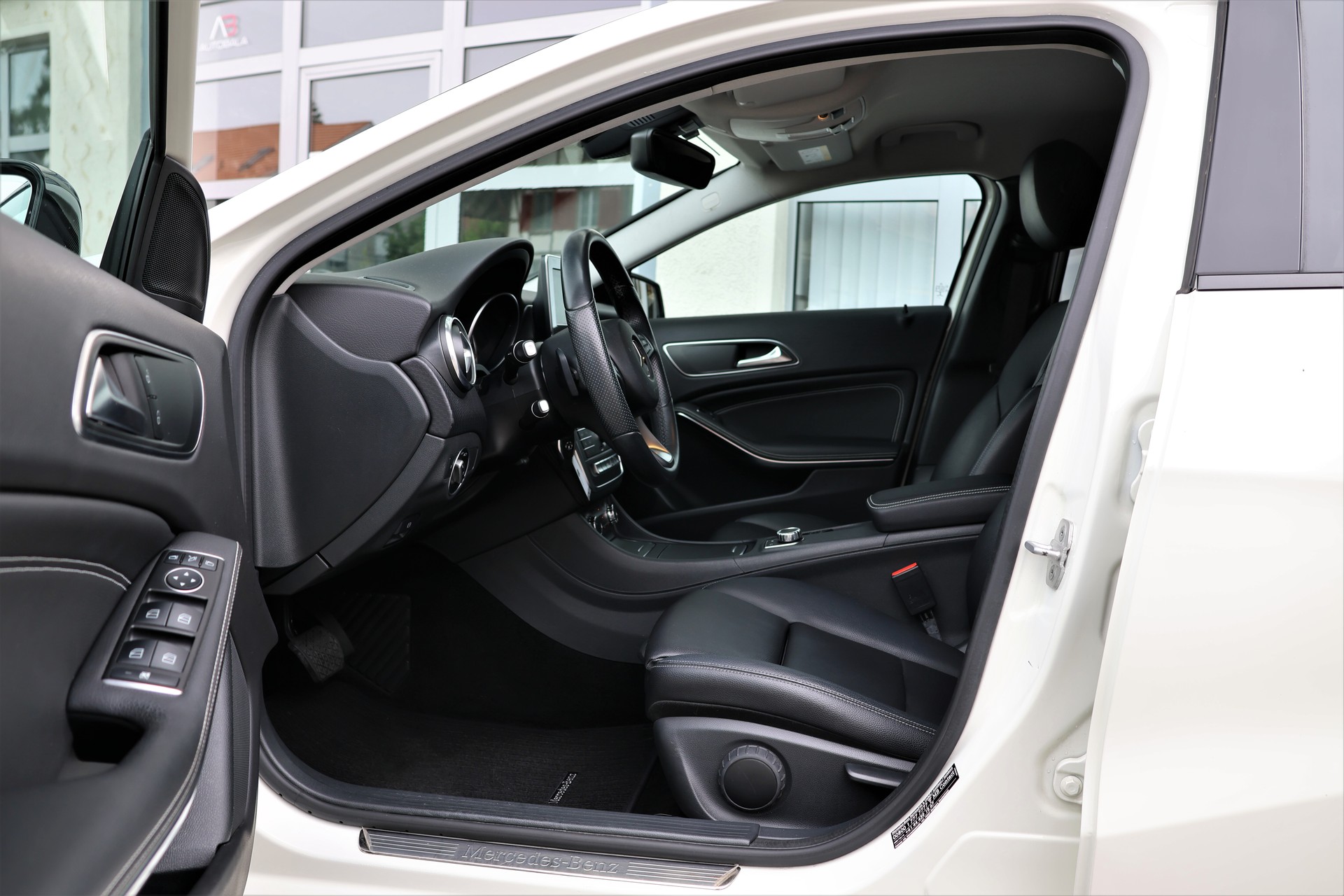 MERCEDES-BENZ A 220 d Urban 4Matic 7G-DCT (CH)-image-8