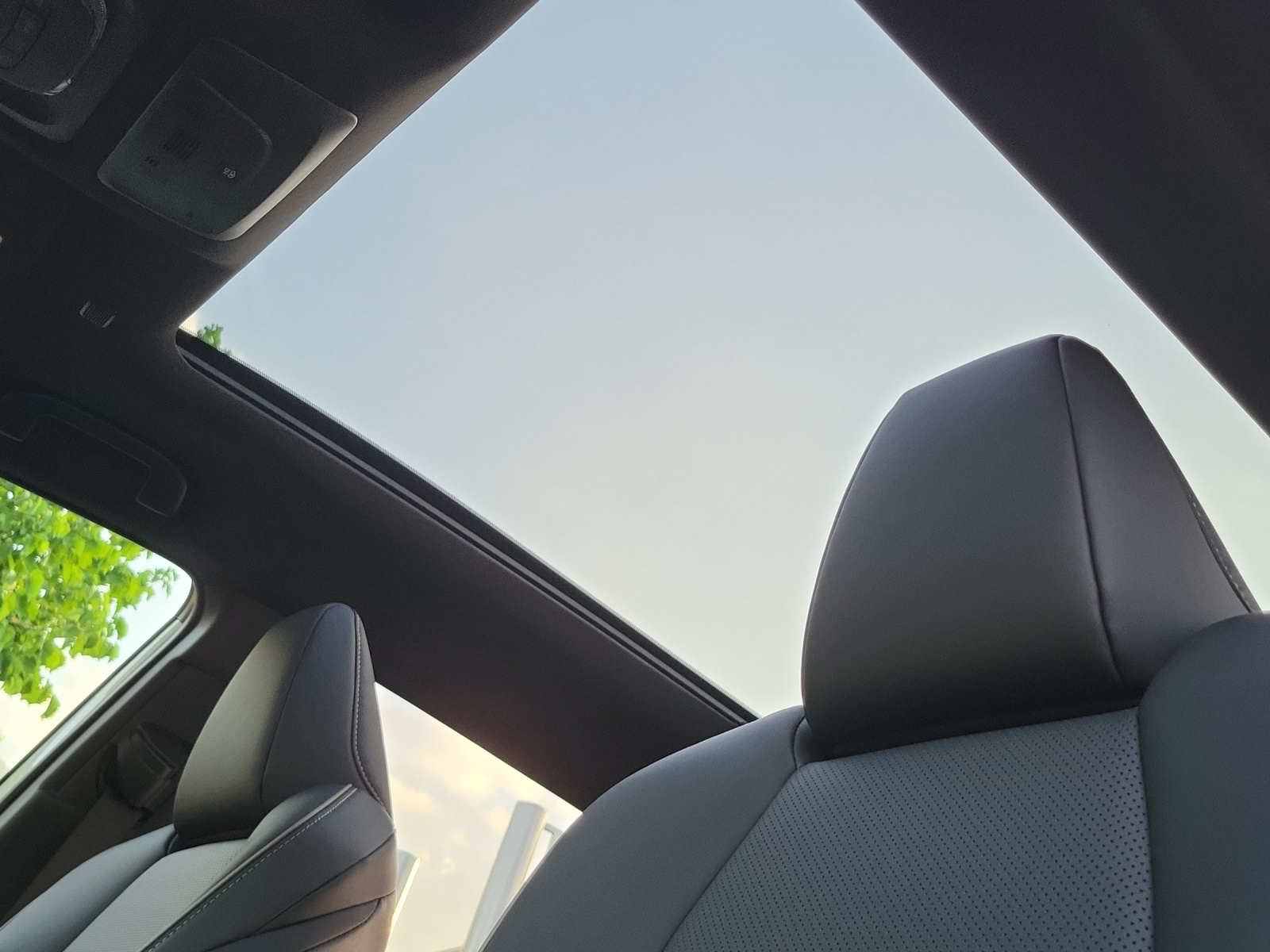 TOYOTA bZ4X Touring Premium AWD Zuteilung-image-17