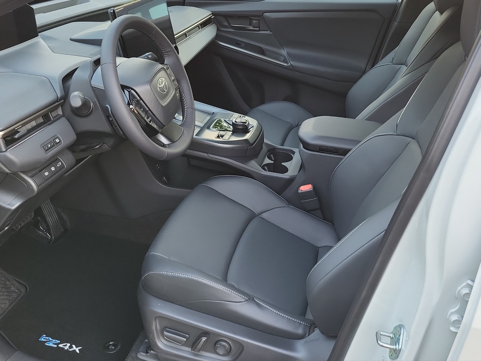 TOYOTA bZ4X Touring Premium AWD Zuteilung-image-12