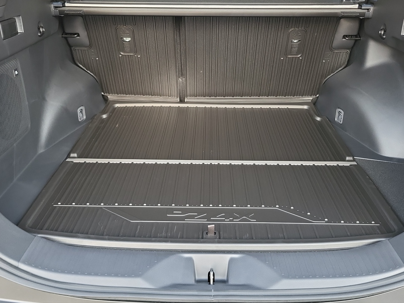 TOYOTA bZ4X Touring Premium AWD Zuteilung-image-15