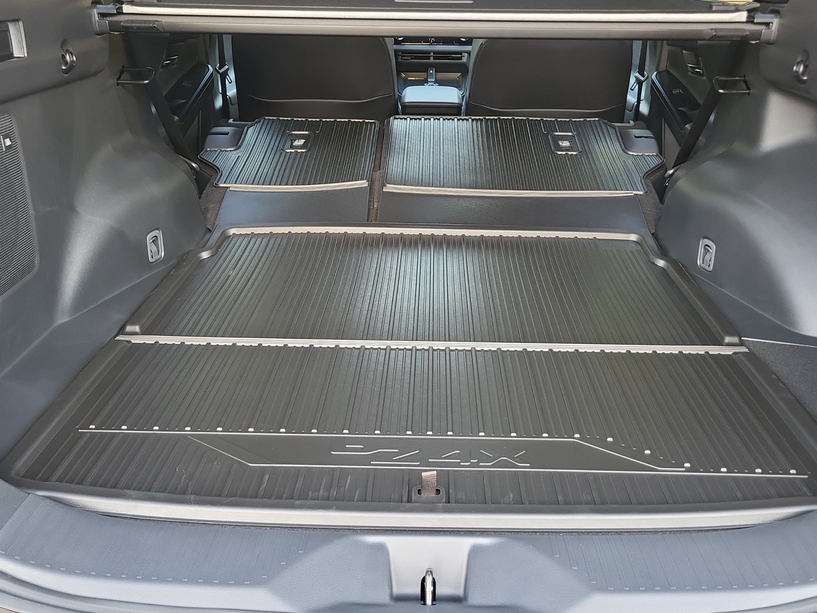 TOYOTA bZ4X Touring Premium AWD Zuteilung-image-16
