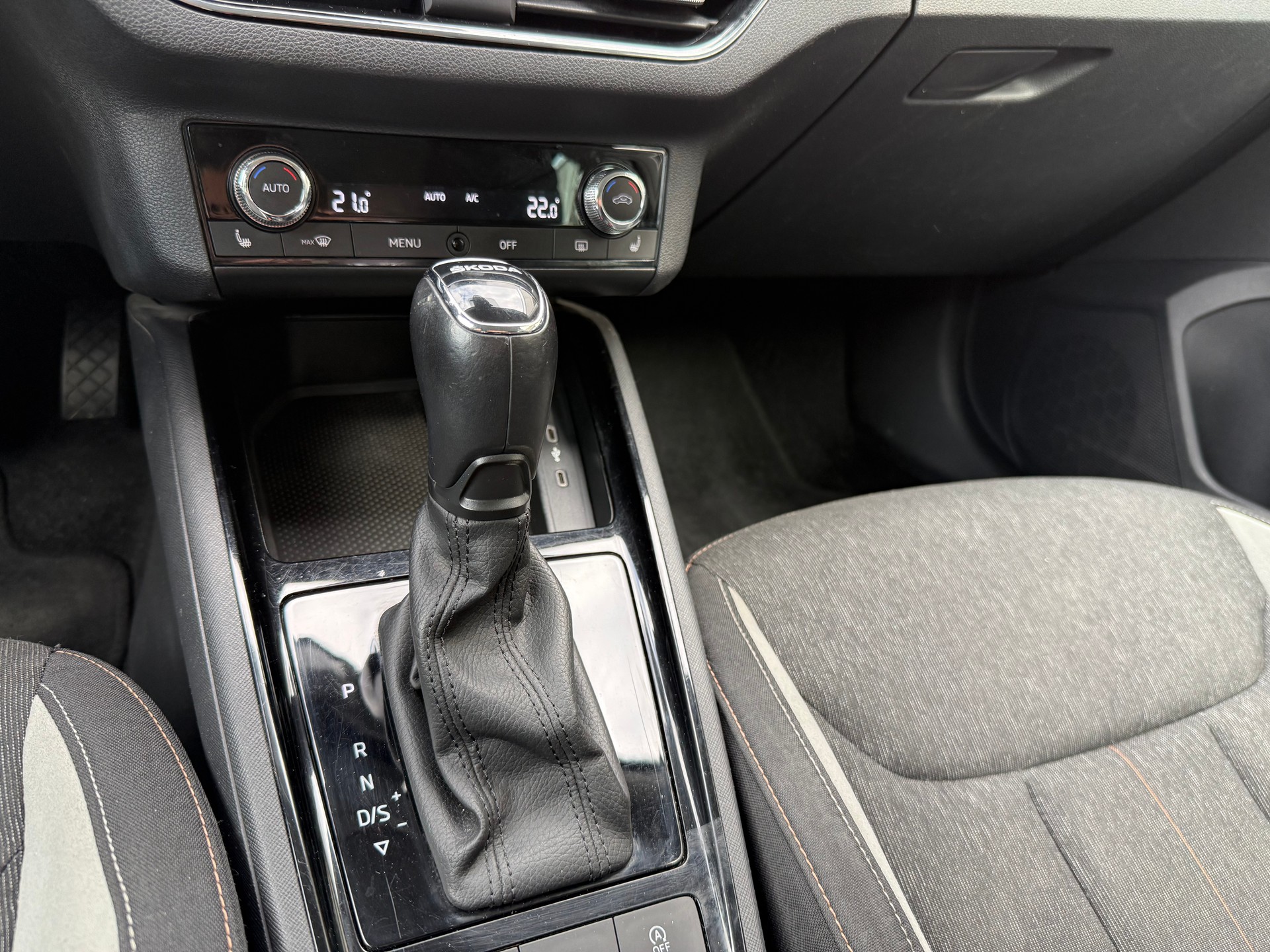 SKODA Kamiq 1.0 TSI Style DSG-image-18