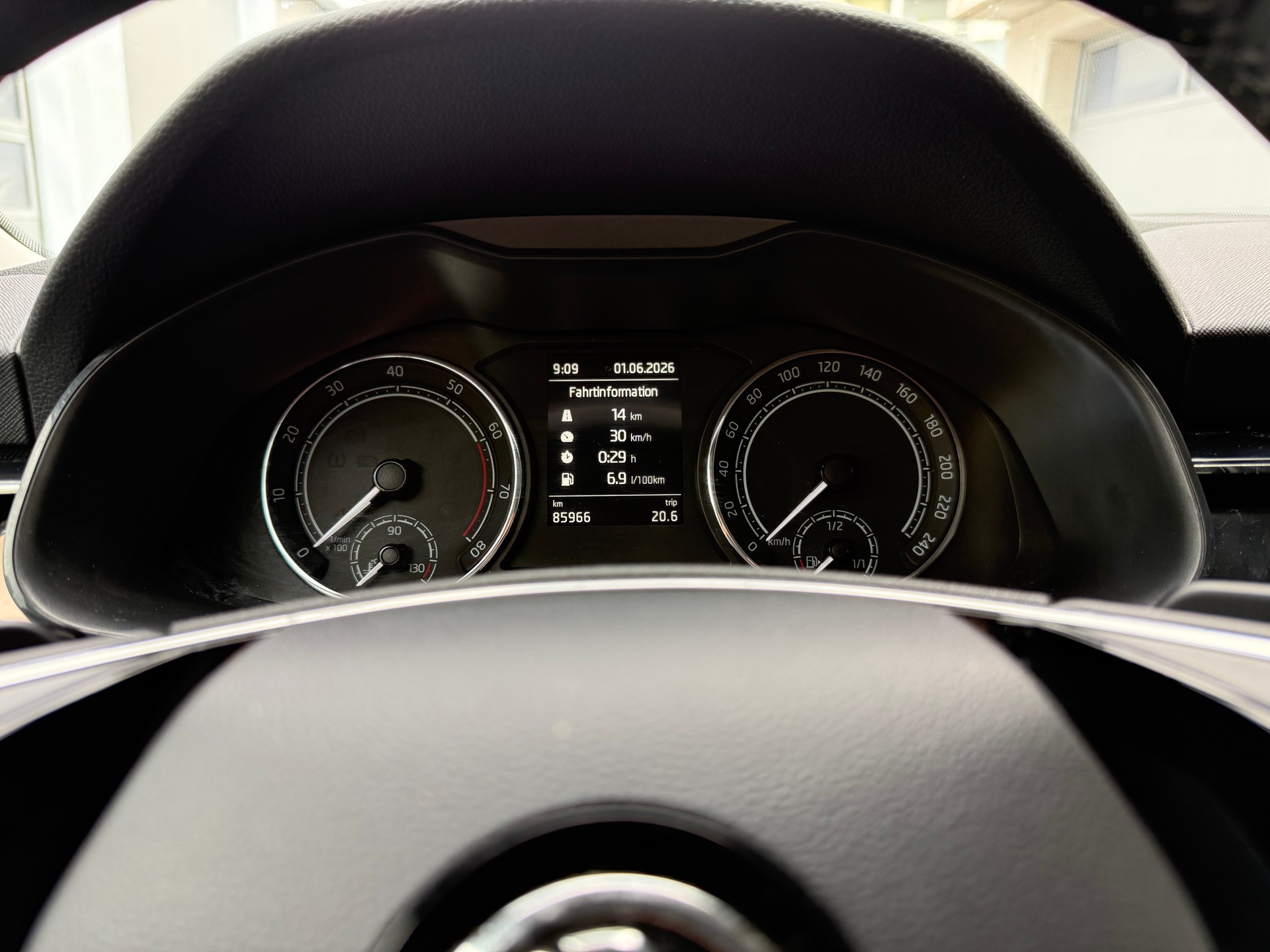 SKODA Kamiq 1.0 TSI Style DSG-image-13