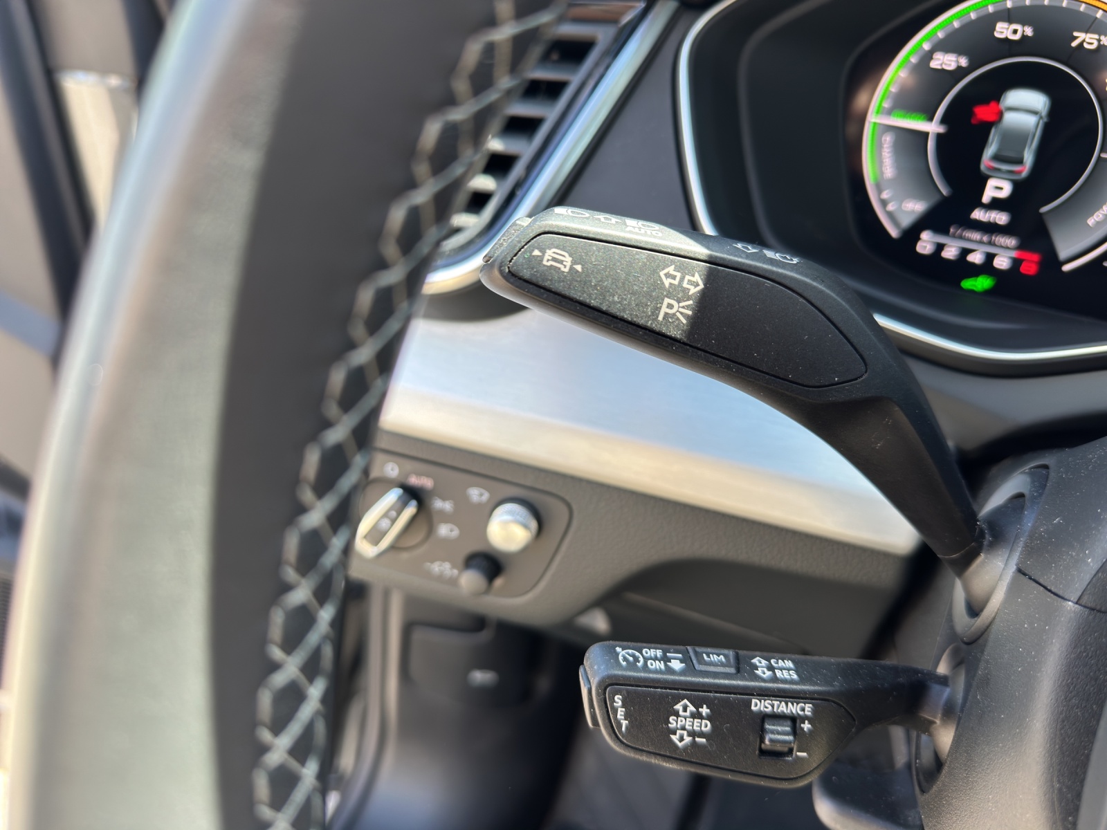 AUDI Q5 50 TFSI e PHEV S line quattro S-tronic-image-13