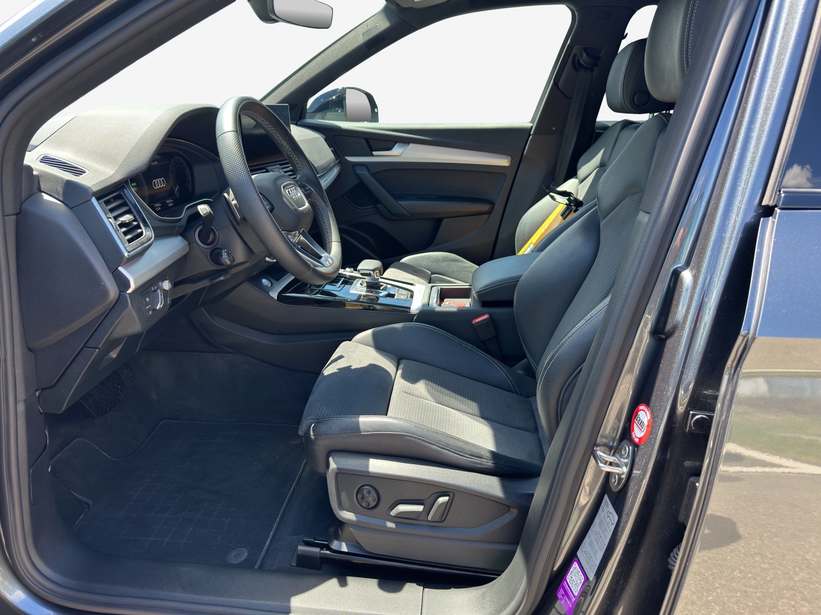 AUDI Q5 50 TFSI e PHEV S line quattro S-tronic-image-7
