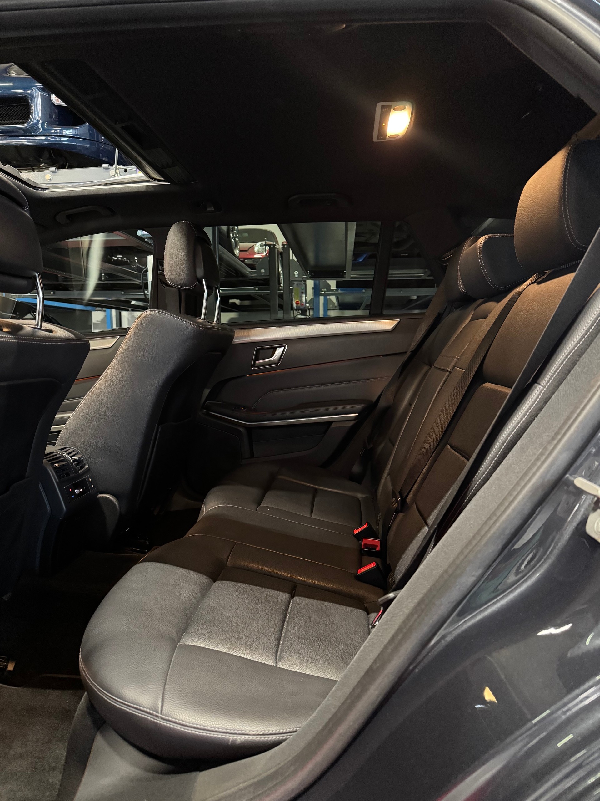 MERCEDES-BENZ E 220 CDI Avantgarde 7G-Tronic-image-8