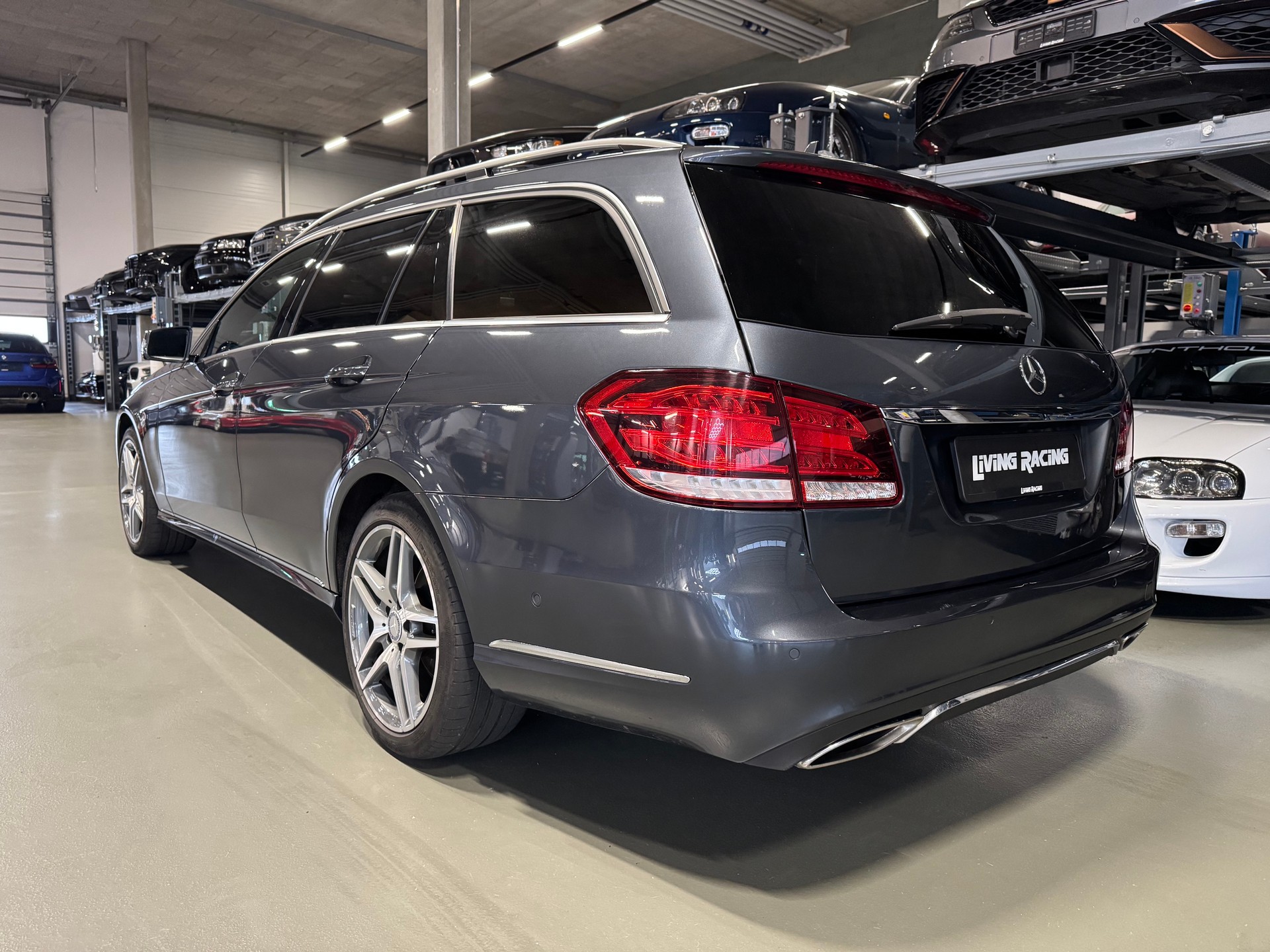 MERCEDES-BENZ E 220 CDI Avantgarde 7G-Tronic-image-2