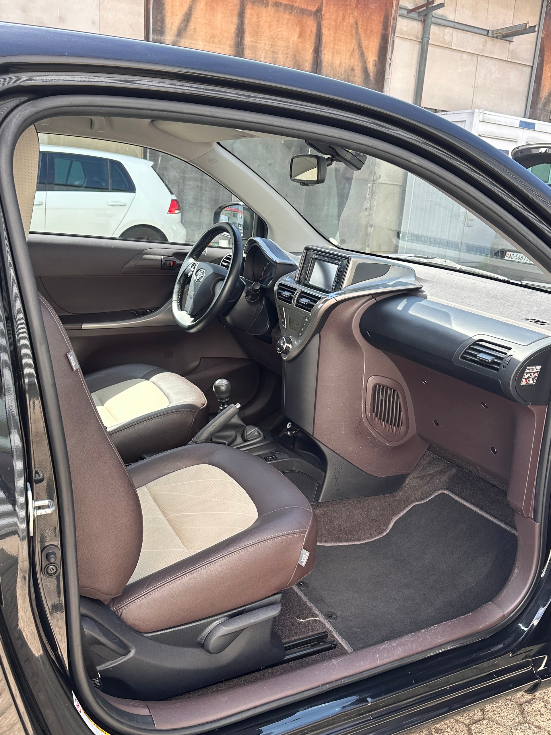 TOYOTA iQ 1.0 VVT-i-image-7