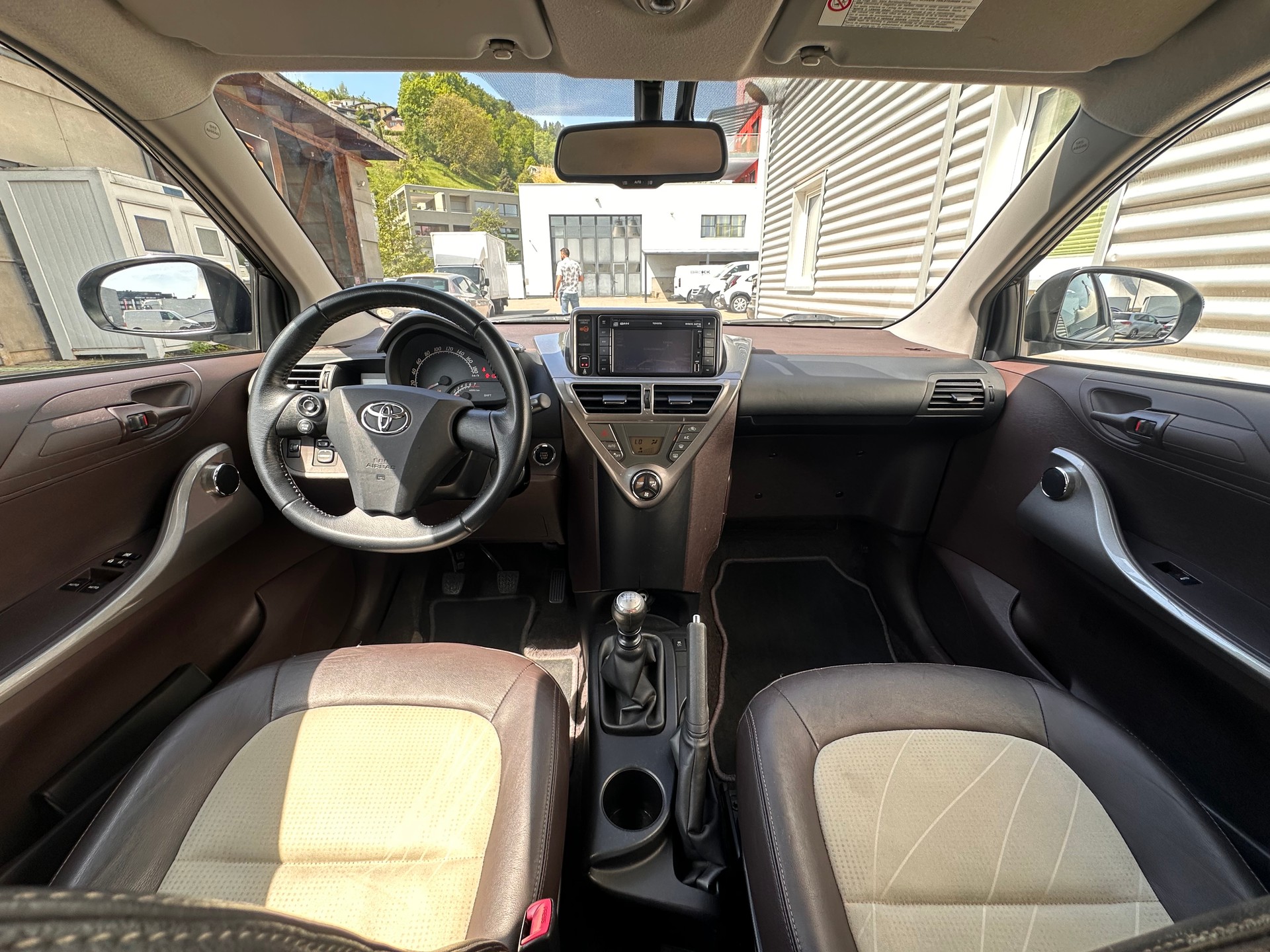 TOYOTA iQ 1.0 VVT-i-image-8