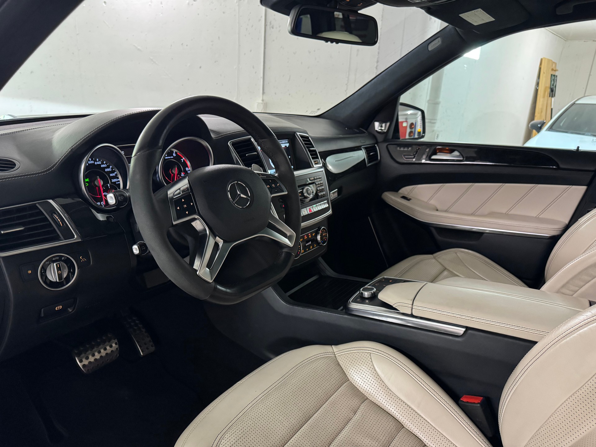 MERCEDES-BENZ GL 63 AMG 4Matic Speedshift Plus 7G-Tronic-image-6