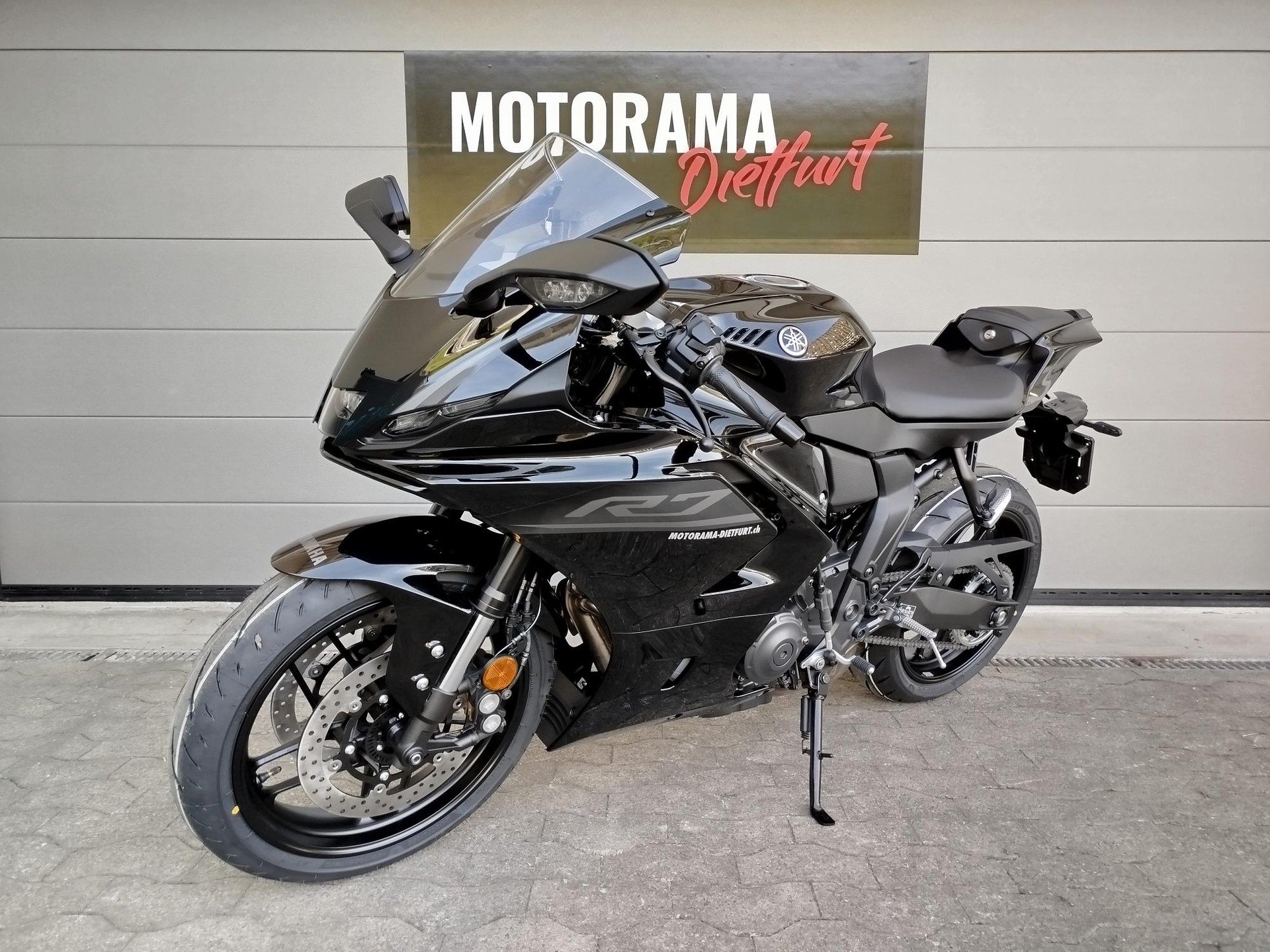 YAMAHA R7-showroom-element-3