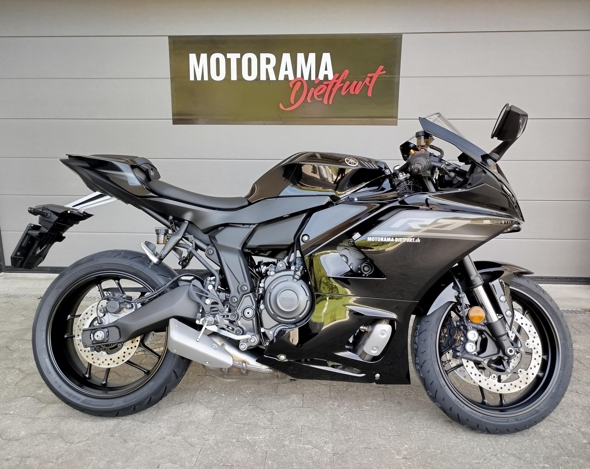 YAMAHA R7