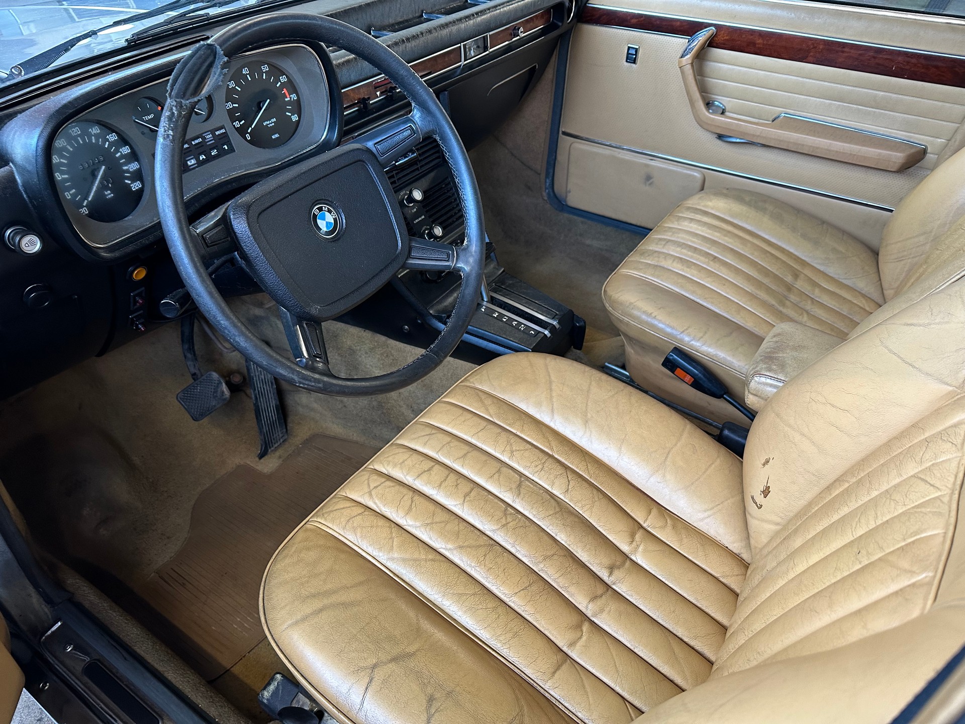BMW 3.3 L-image-14