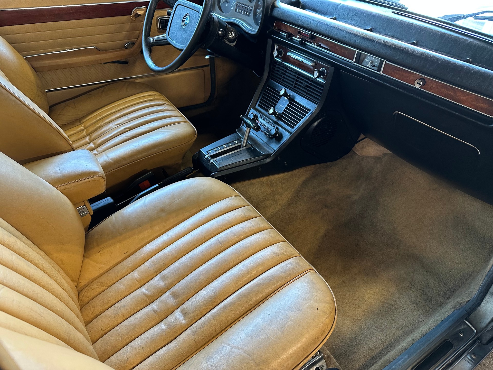 BMW 3.3 L-image-11