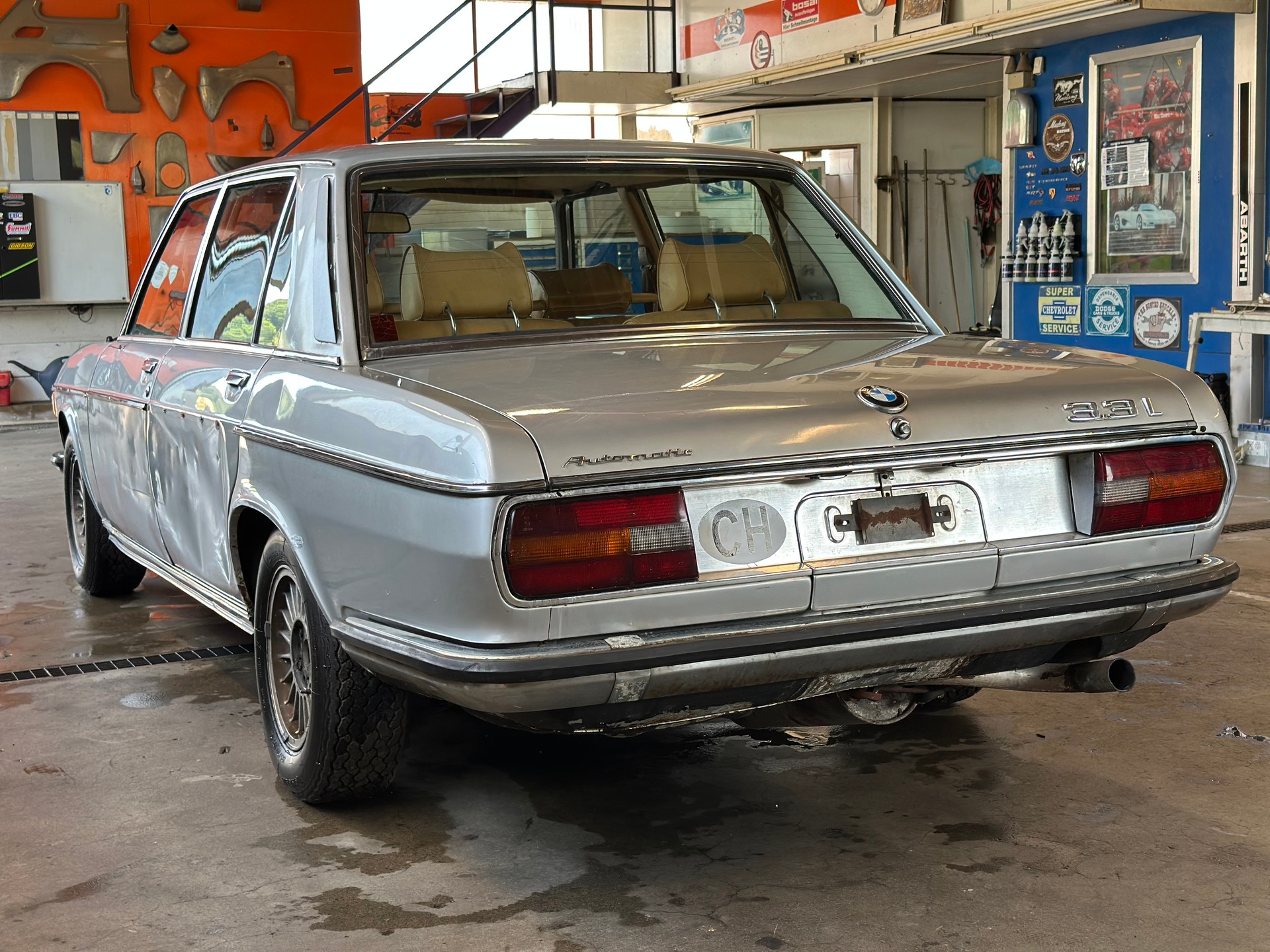 BMW 3.3 L-image-3