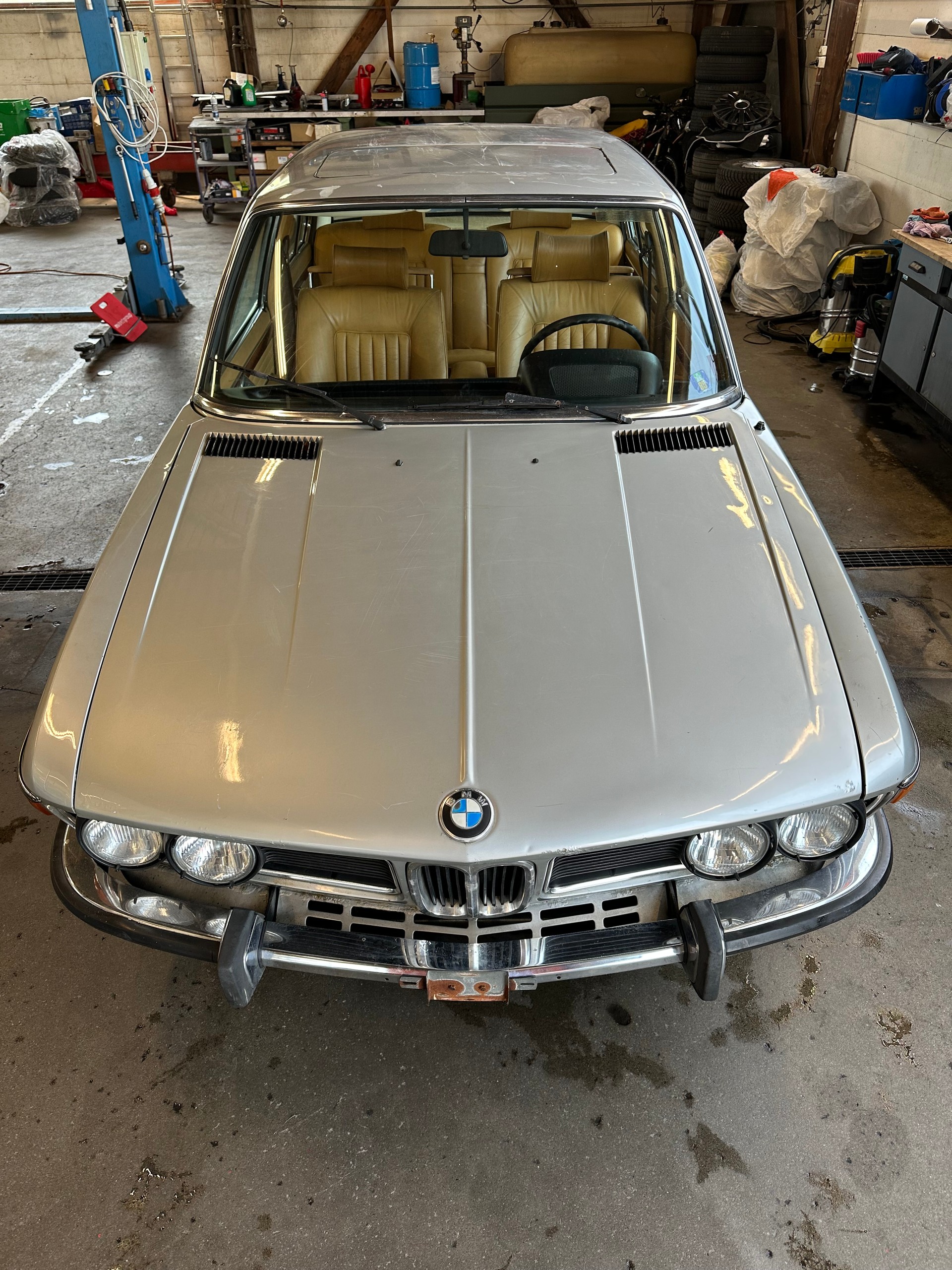 BMW 3.3 L-image-4