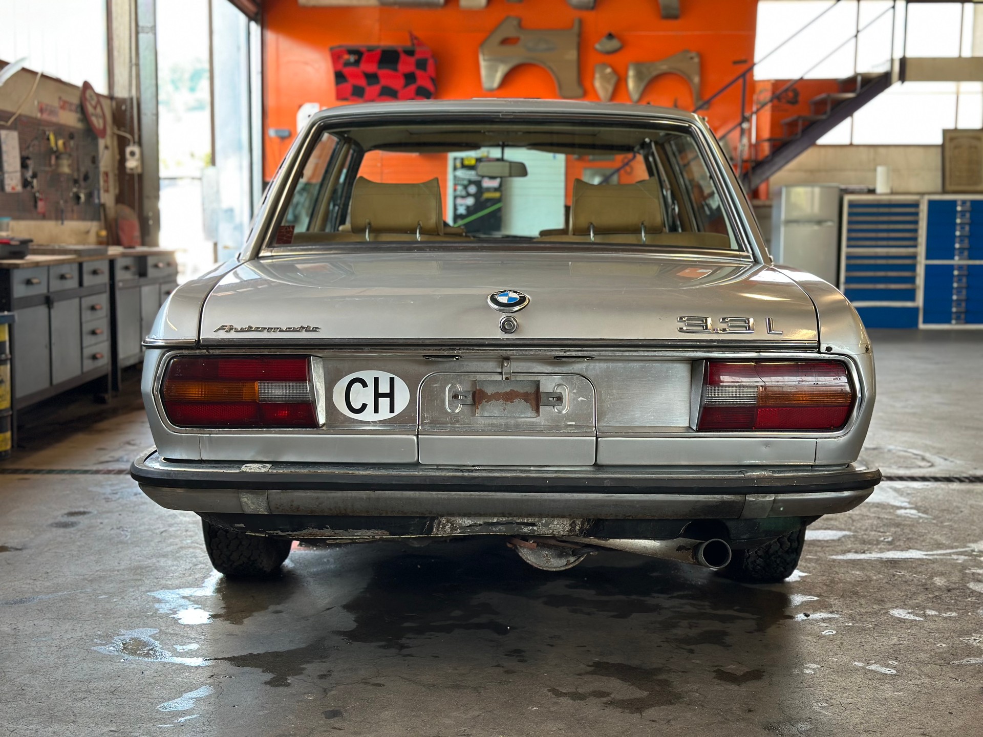 BMW 3.3 L-image-2