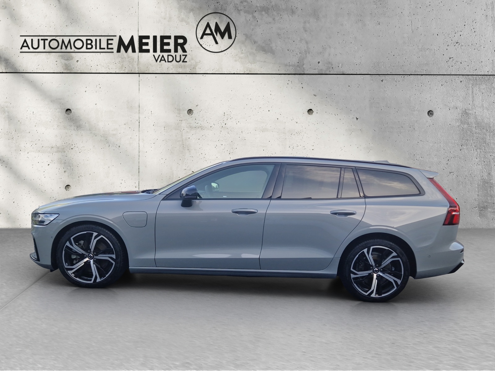 VOLVO V60 2.0 T6 TE Ultra Dark eAWD-showroom-element-3