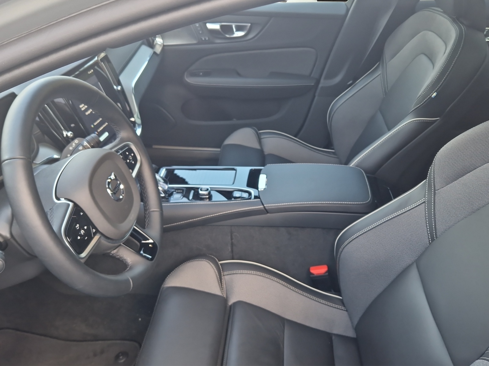 VOLVO V60 2.0 T6 TE Ultra Dark eAWD-image-11