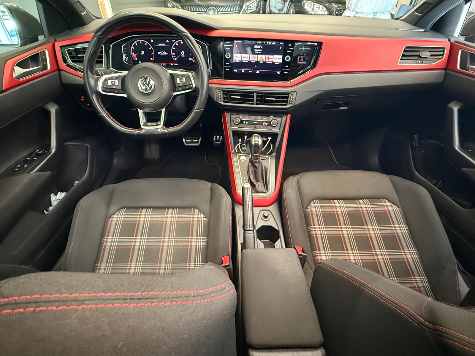 VW Polo 2.0 TSI GTI DSG-image-15