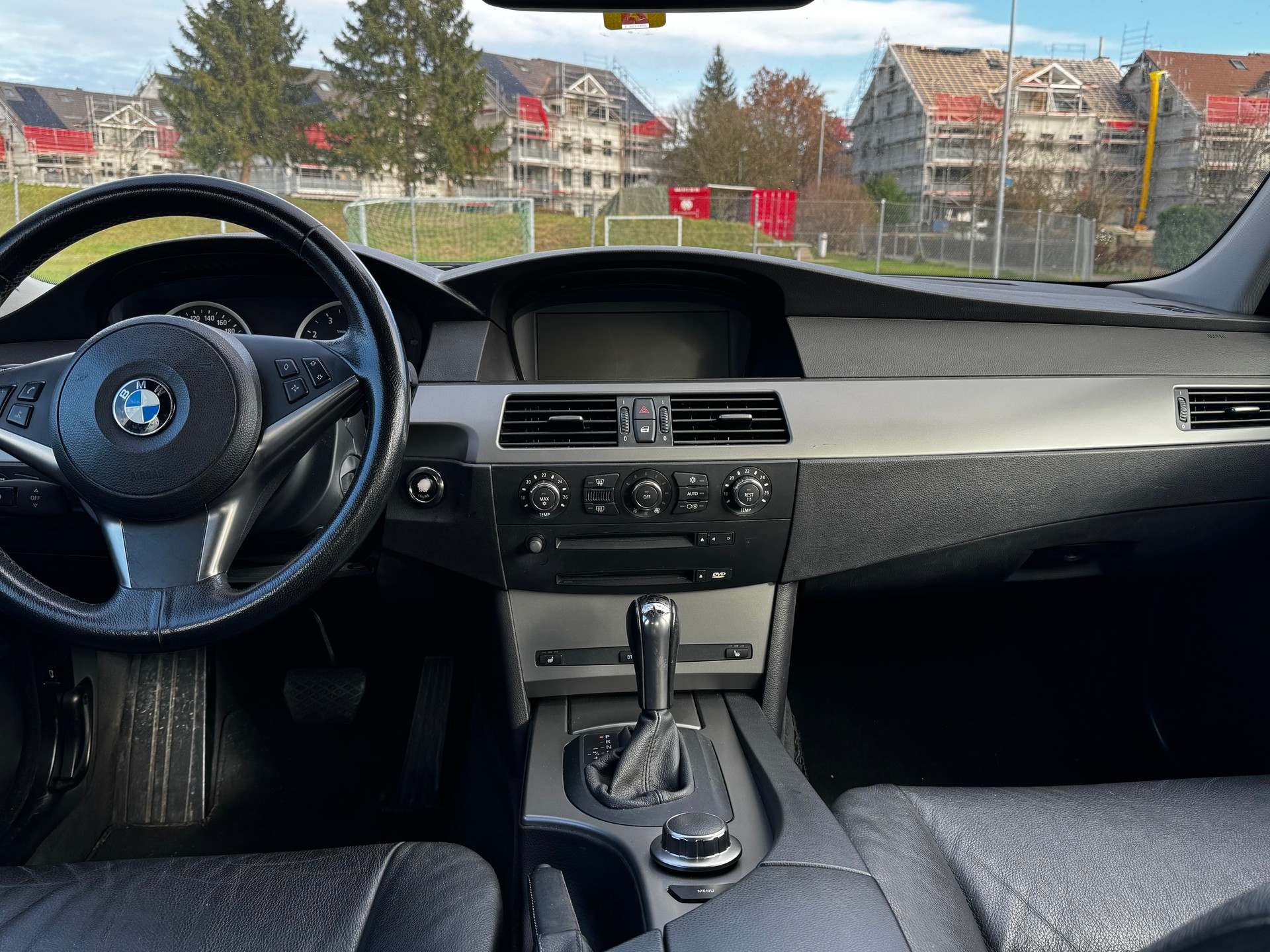 BMW 525xi-image-9