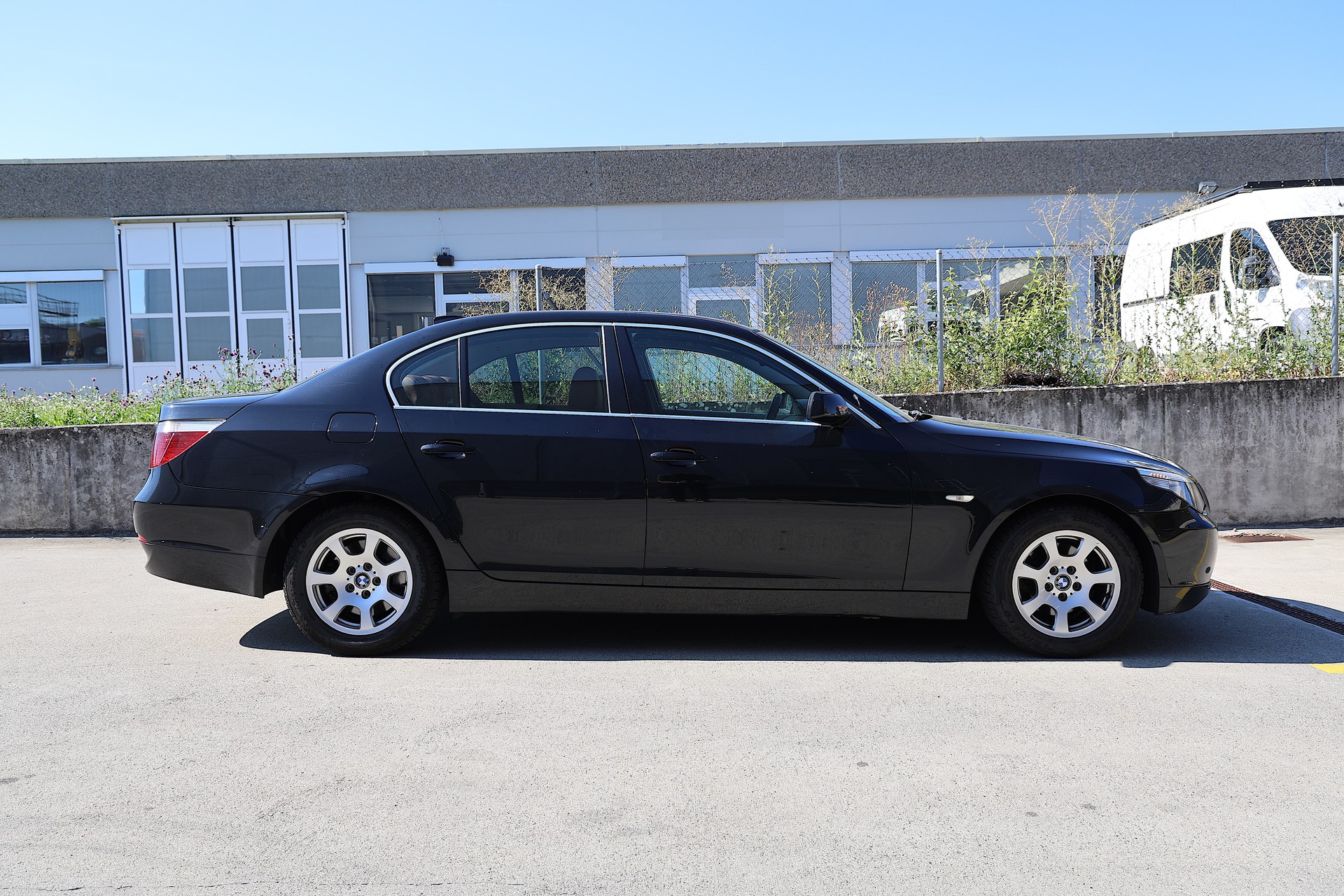 BMW 525d-showroom-element-1