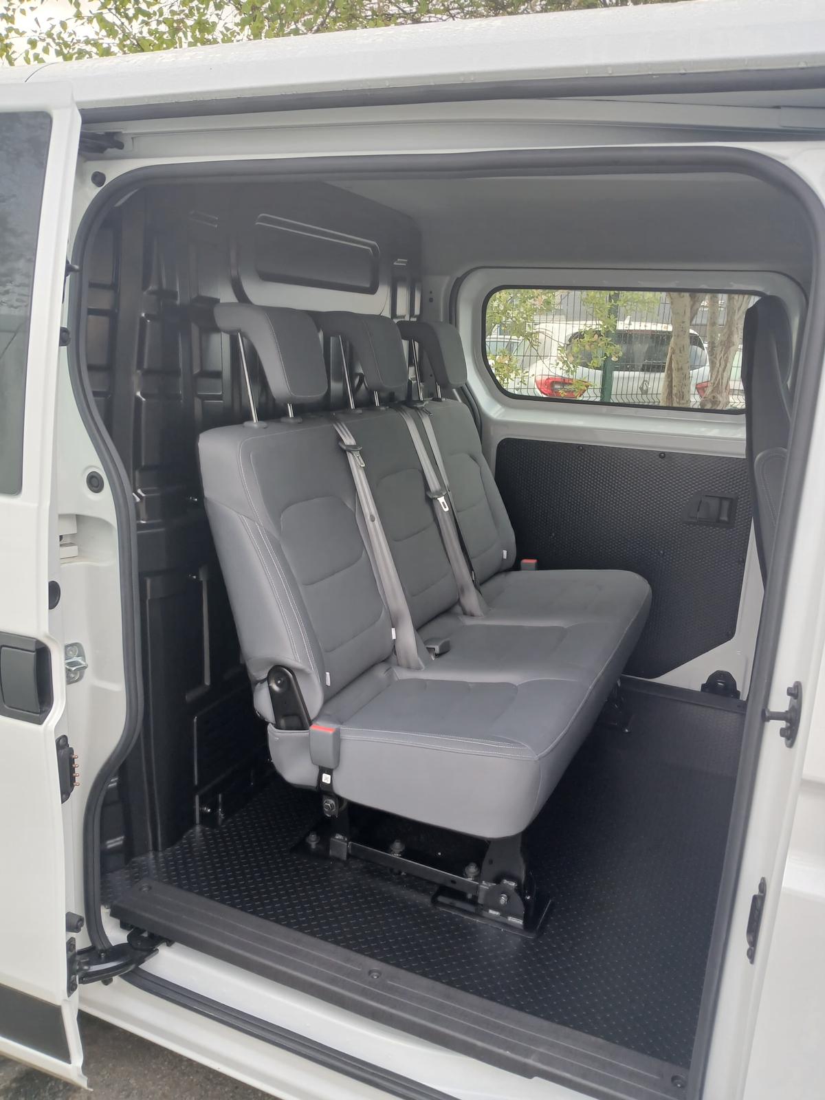 MAXUS eDeliver 5 L1 64kWh - 6 places - blanc-image-2