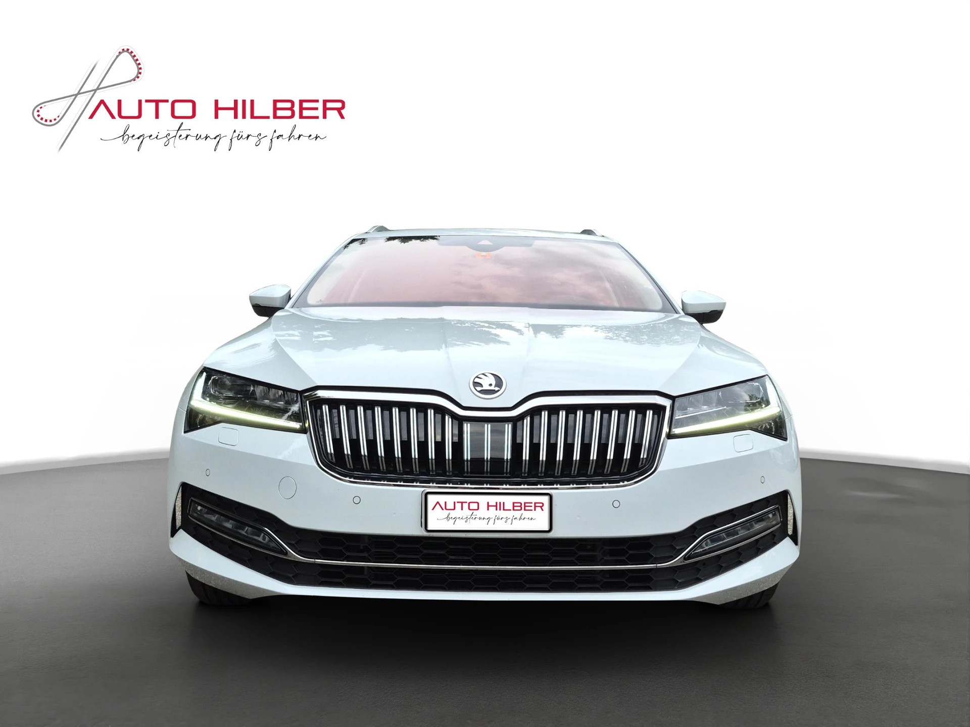 SKODA Superb Combi 2.0 TDi Style DSG *Anhängerkupplung*-showroom-element-1