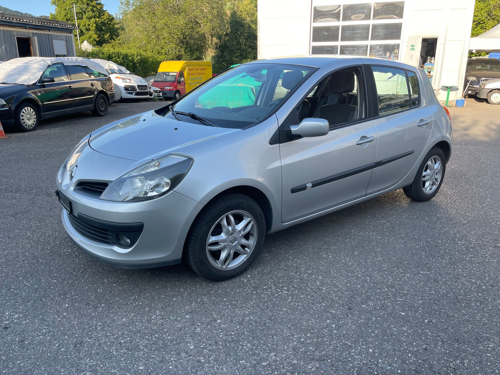 RENAULT Clio 1.6 16V Privilège