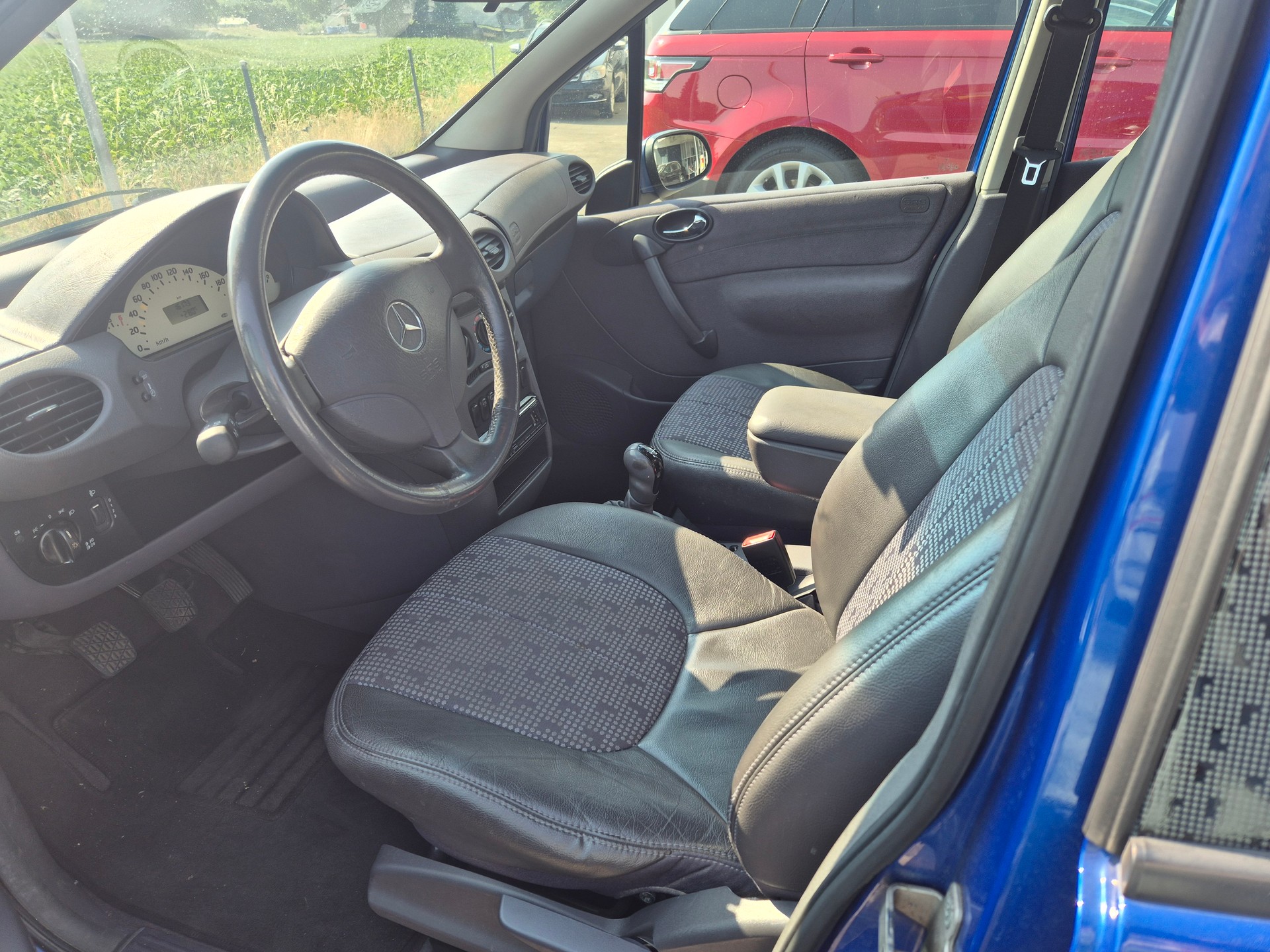 MERCEDES-BENZ A 190 Avantgarde-image-4