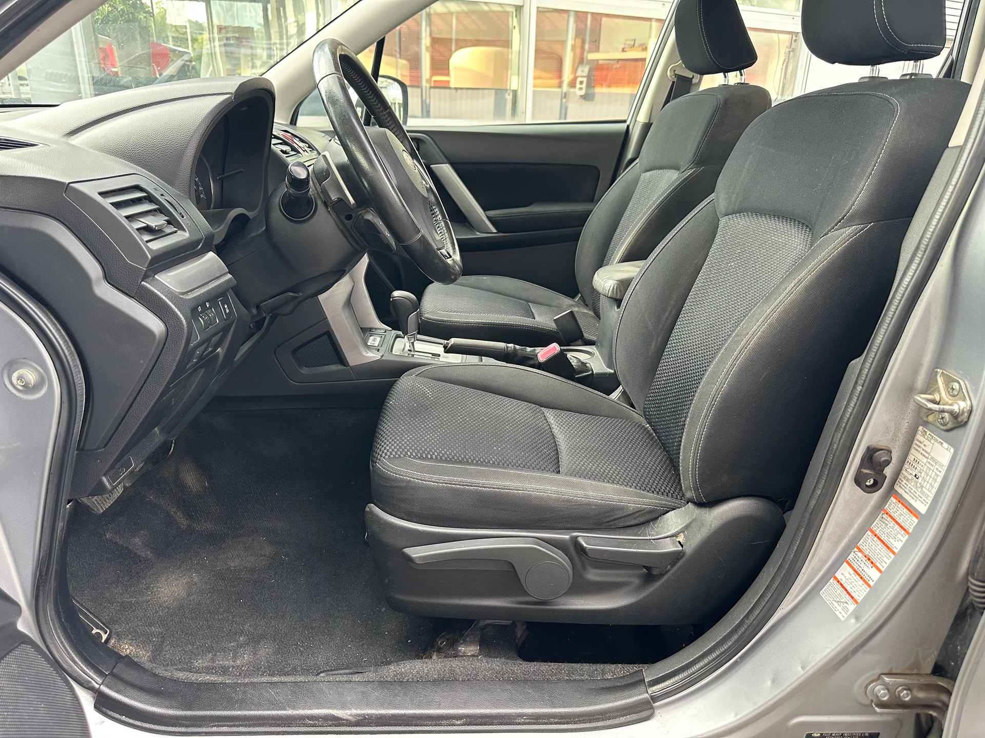 PEUGEOT 308 1.6 16V VTI Sport-image-12