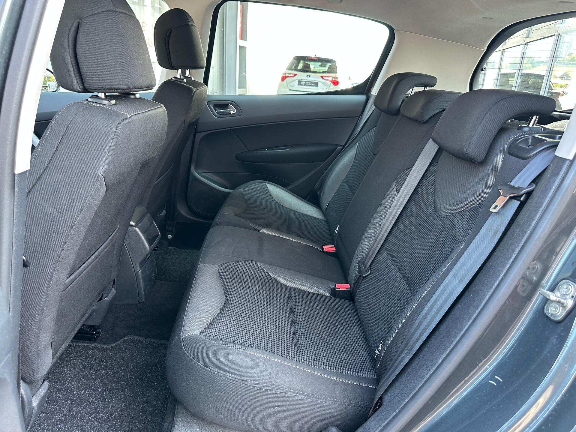 PEUGEOT 308 1.6 16V VTI Sport-image-10