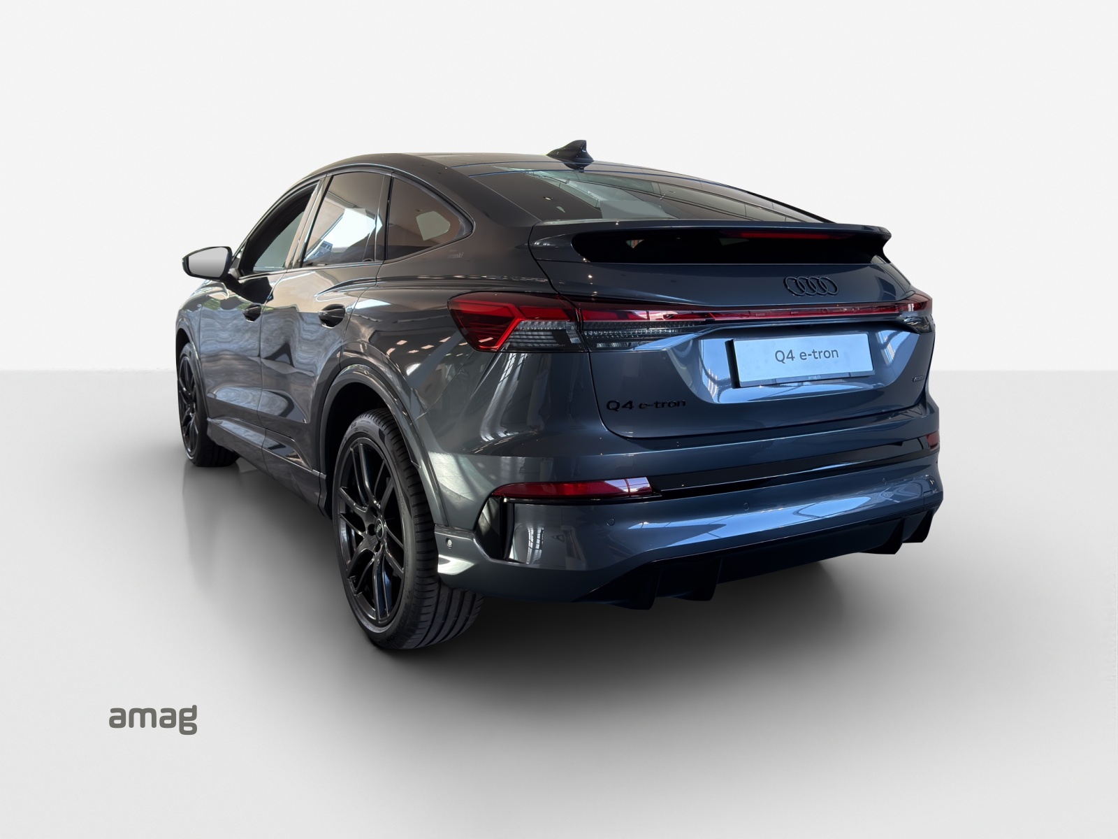 AUDI Q4 Sportback e-tron quattro performance Swiss Ski-showroom-element-2
