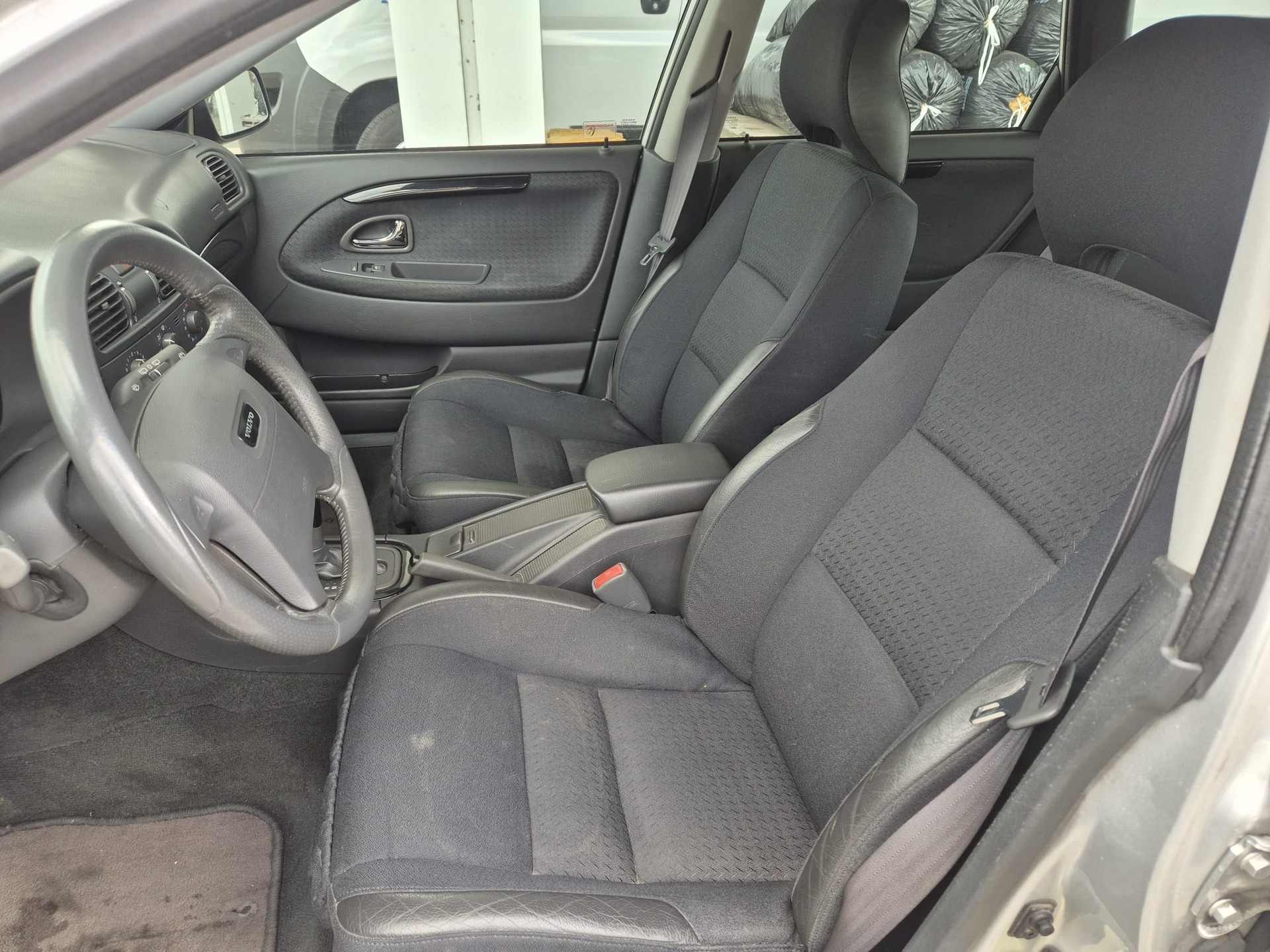 VOLVO V40 2.0T-image-9