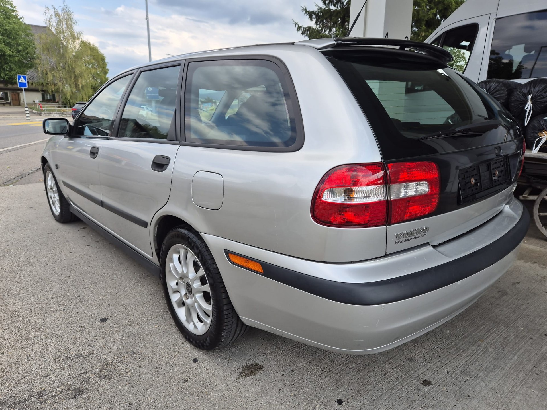 VOLVO V40 2.0T-image-6