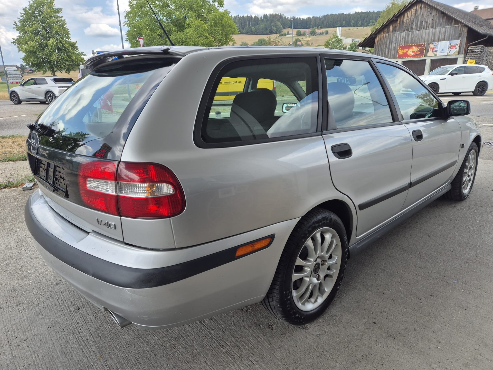 VOLVO V40 2.0T-image-4